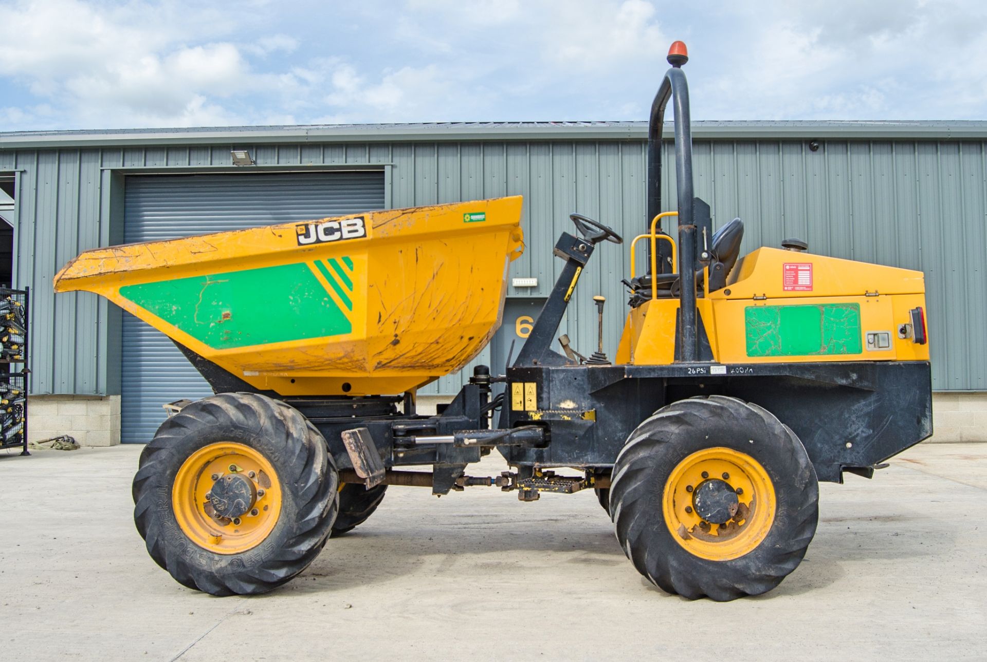 JCB 6 tonne swivel skip dumper Year: 2016 S/N: EGGRL0283 Recorded Hours: 1837 c/w V5C A738285 ** - Image 8 of 23