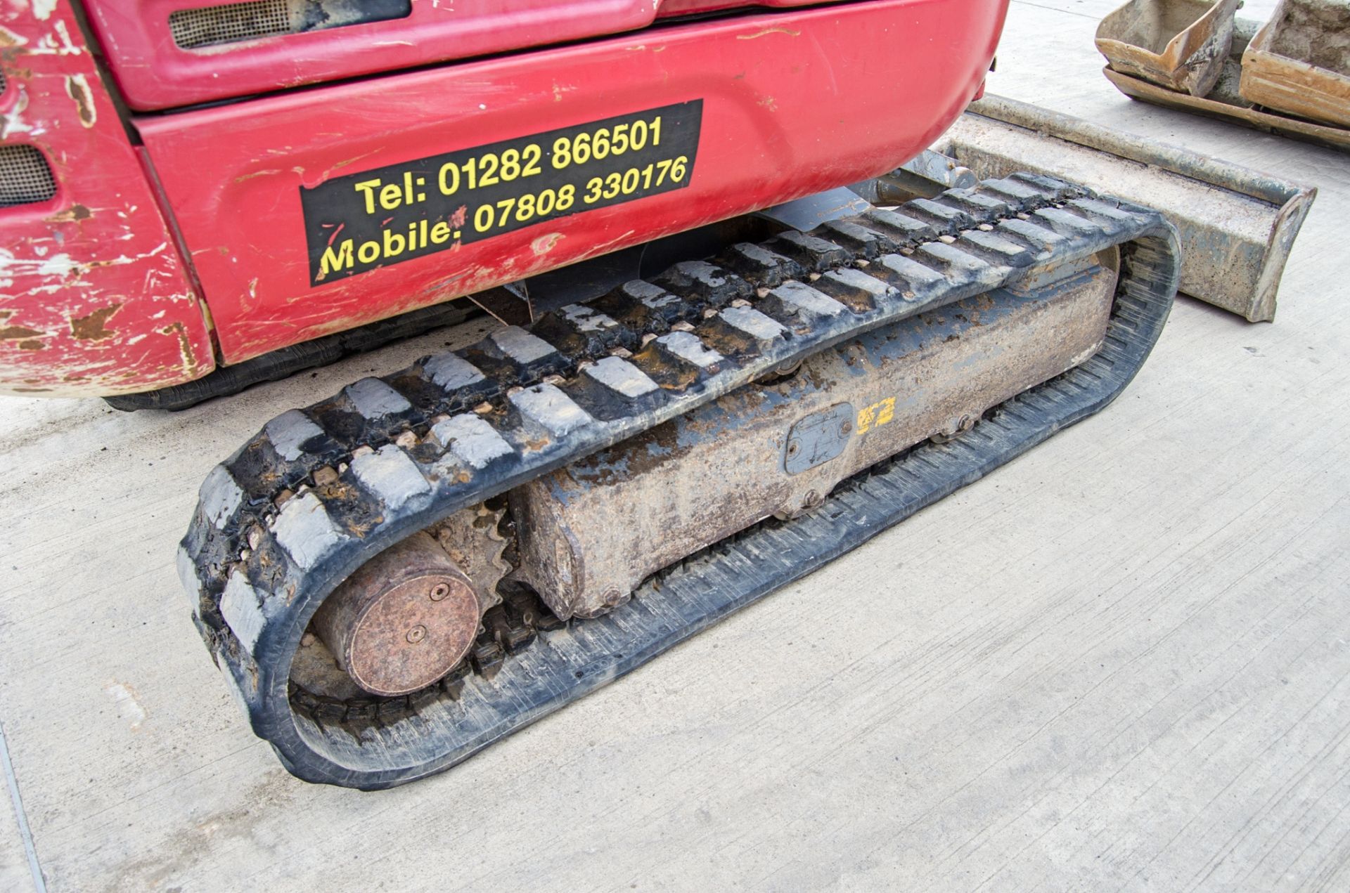 Takeuchi TB230 3 tonne rubber tracked excavator Year: 2016 S/N: 130001475 Recorded Hours: 3904 - Image 9 of 24