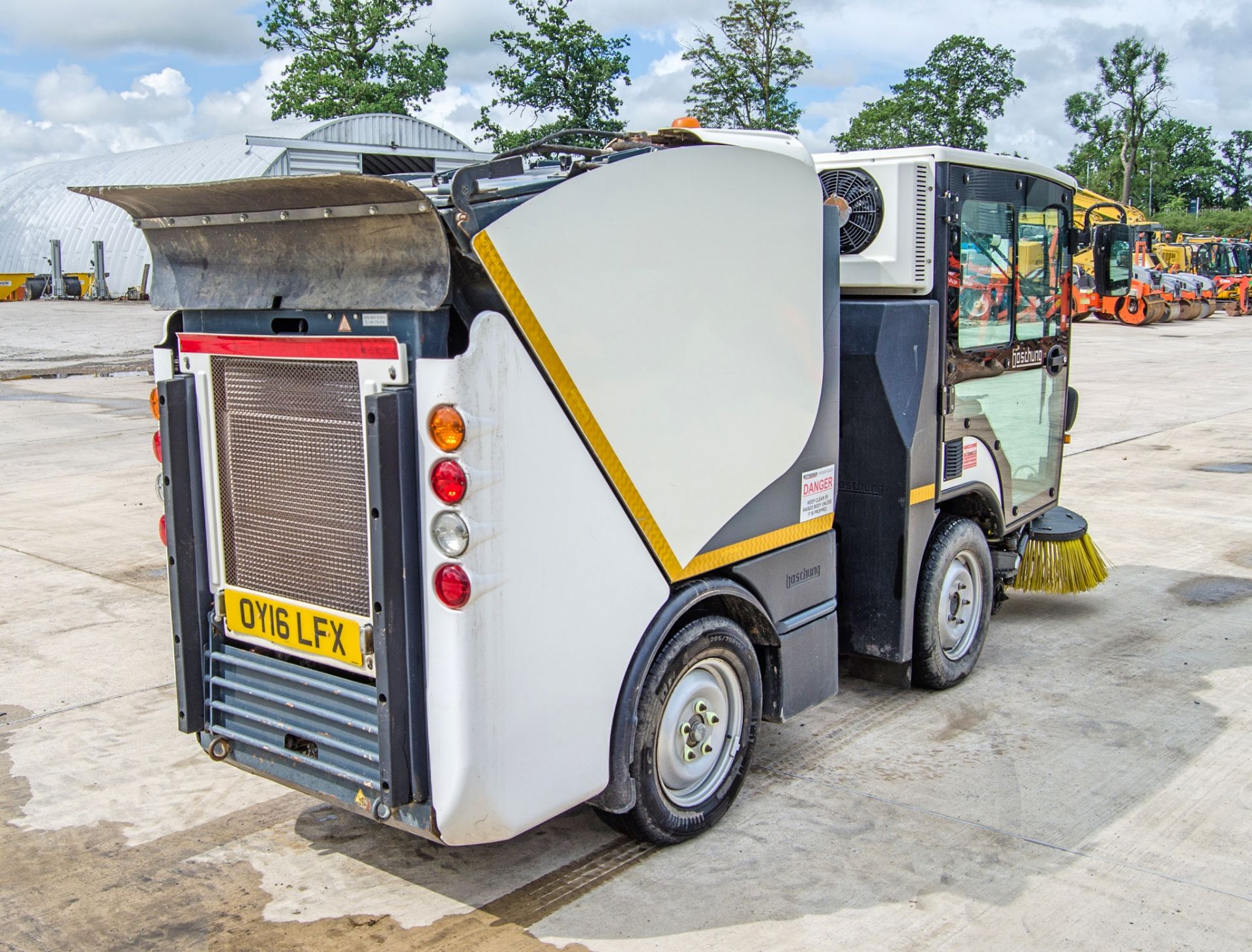 Boschung S2 diesel driven sweeper Year: 2016 S/N: 3152082 Recorded Hours: 3115 c/w air - Image 3 of 22