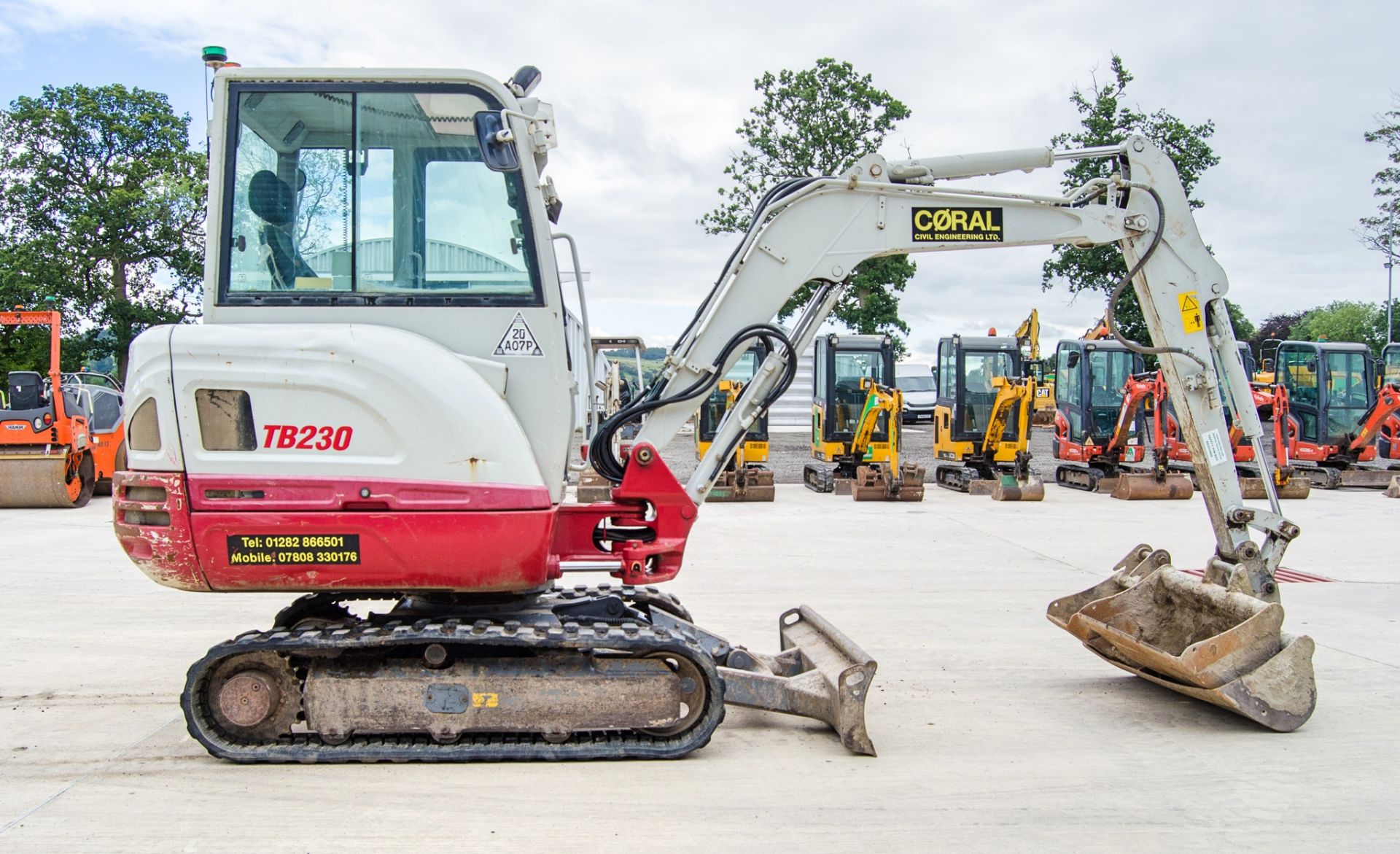 Takeuchi TB230 3 tonne rubber tracked excavator Year: 2016 S/N: 130001475 Recorded Hours: 3904 - Image 8 of 24