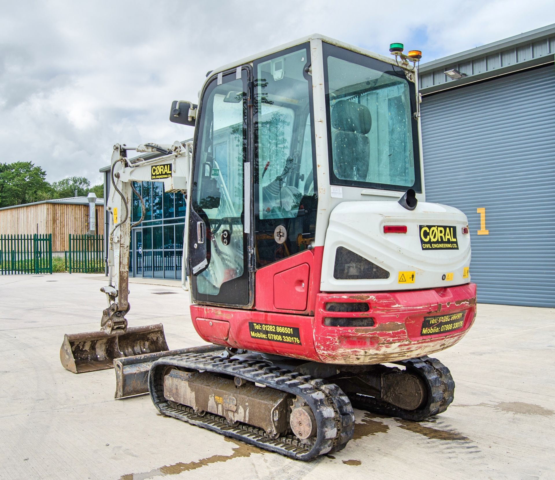 Takeuchi TB230 3 tonne rubber tracked excavator Year: 2016 S/N: 130001728 Recorded Hours: 3337 - Image 4 of 25