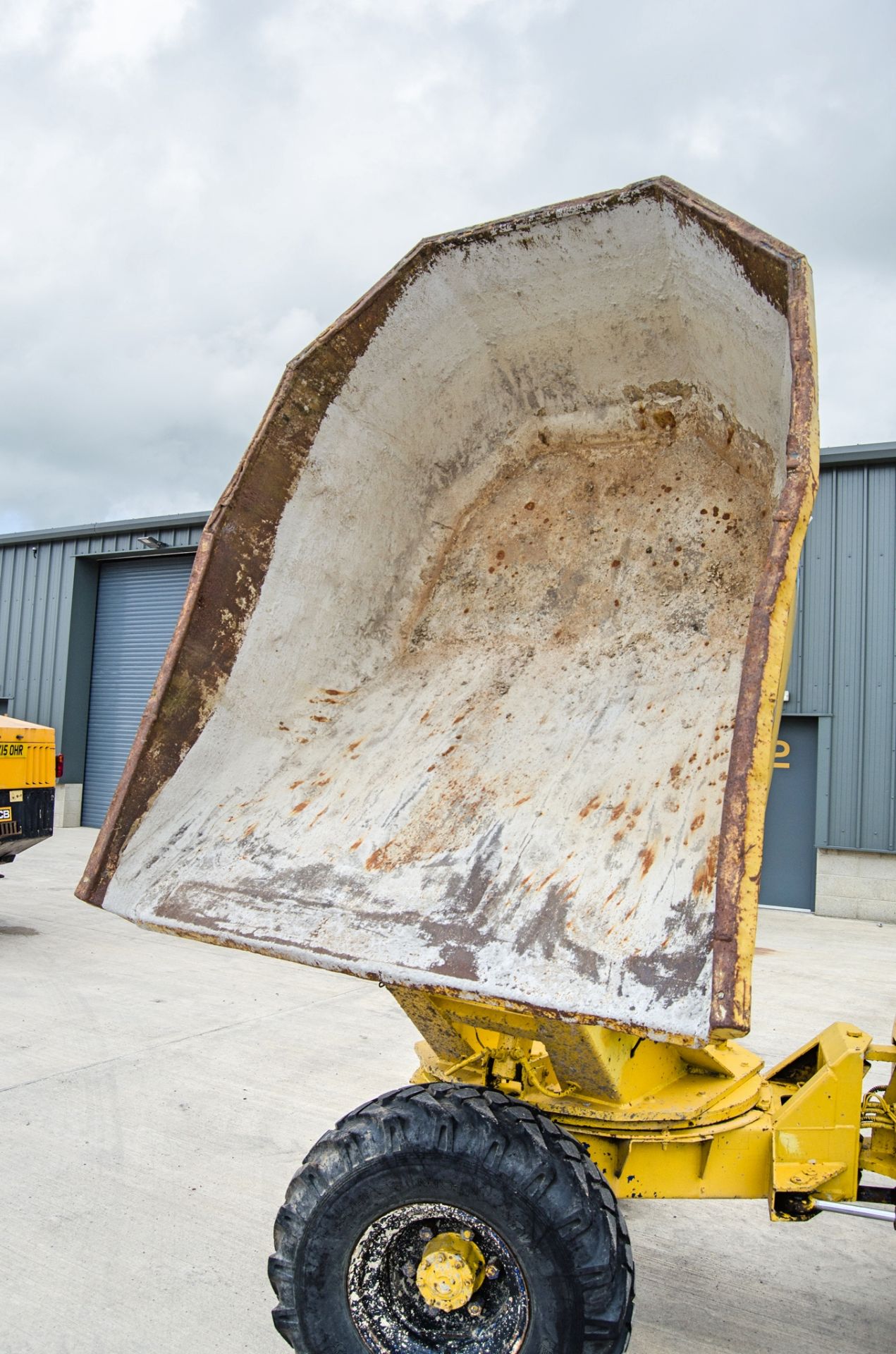 Thwaites 3 tonne swivel skip dumper fitted with Perkins 4 cylinder engine ** No VAT on hammer - Image 10 of 16