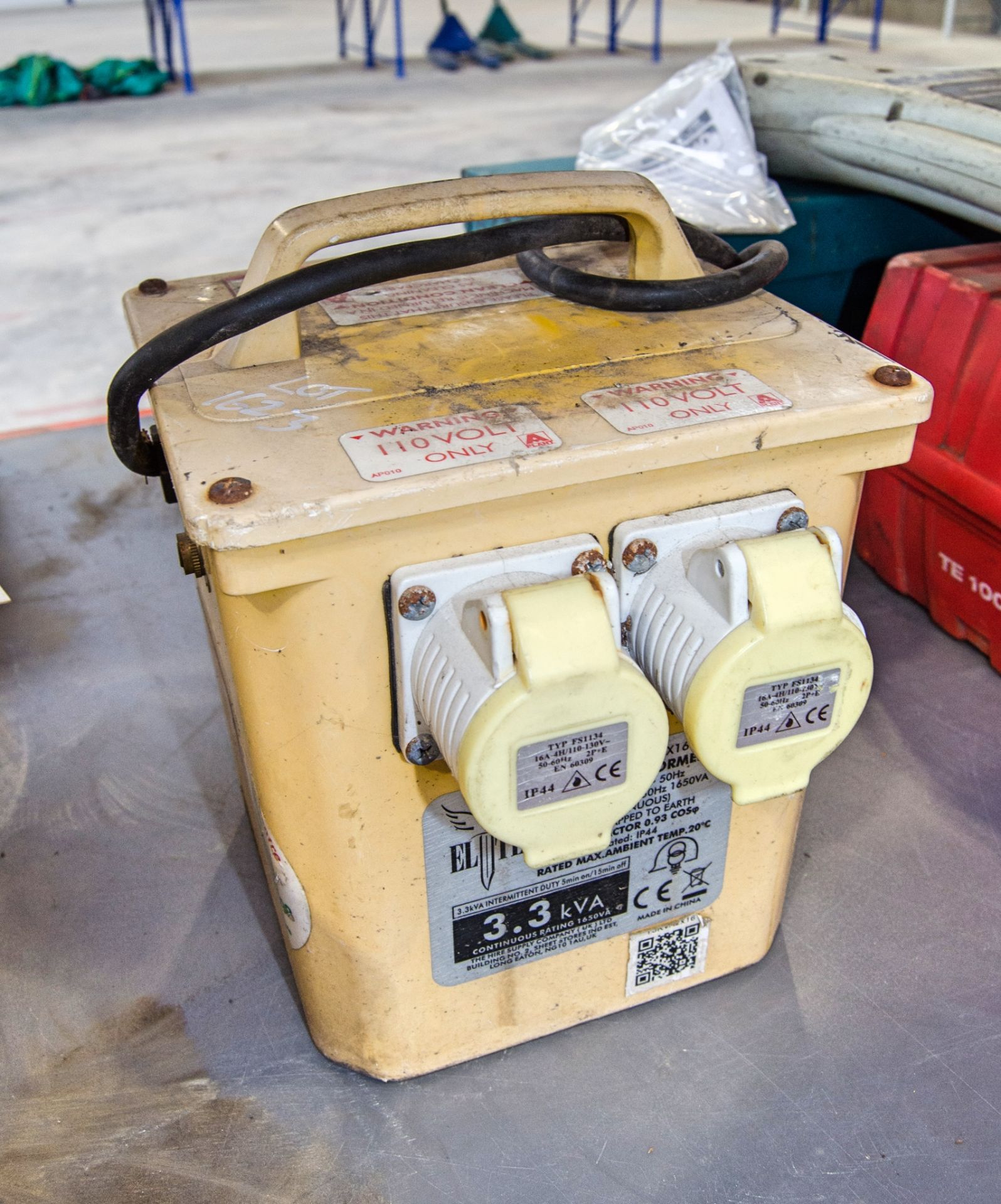 240v to 110v 3 kva transformer A989281