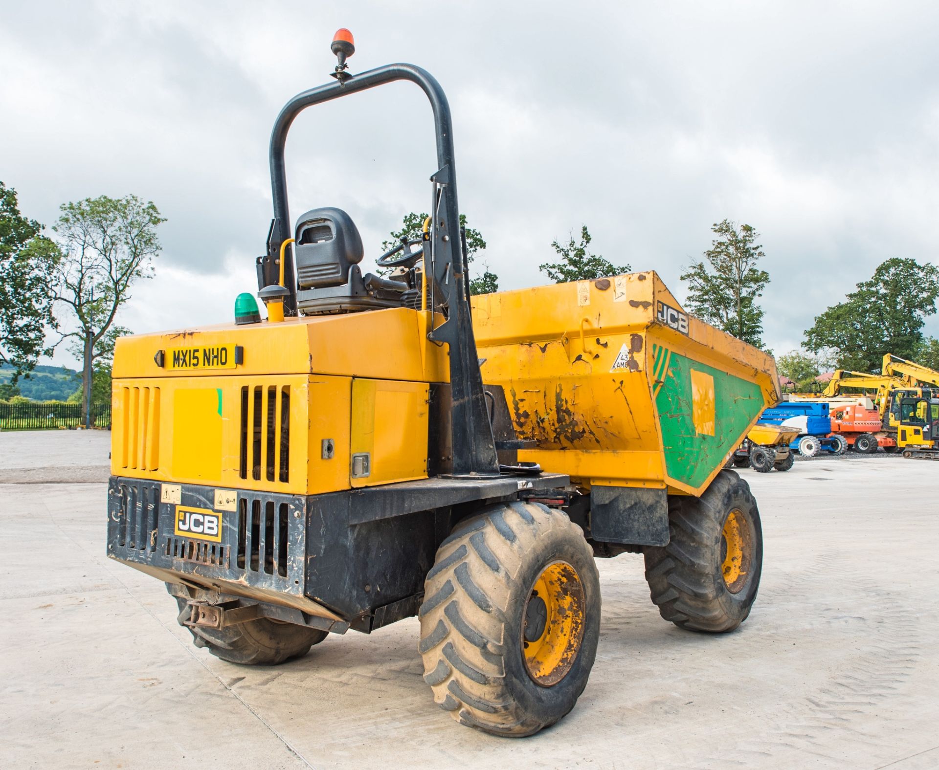 JCB 9 tonne straight skip dumper Year: 2015 S/N: EEFM7922 Recorded Hours: 1901 A677225 c/w V5 - Image 3 of 21