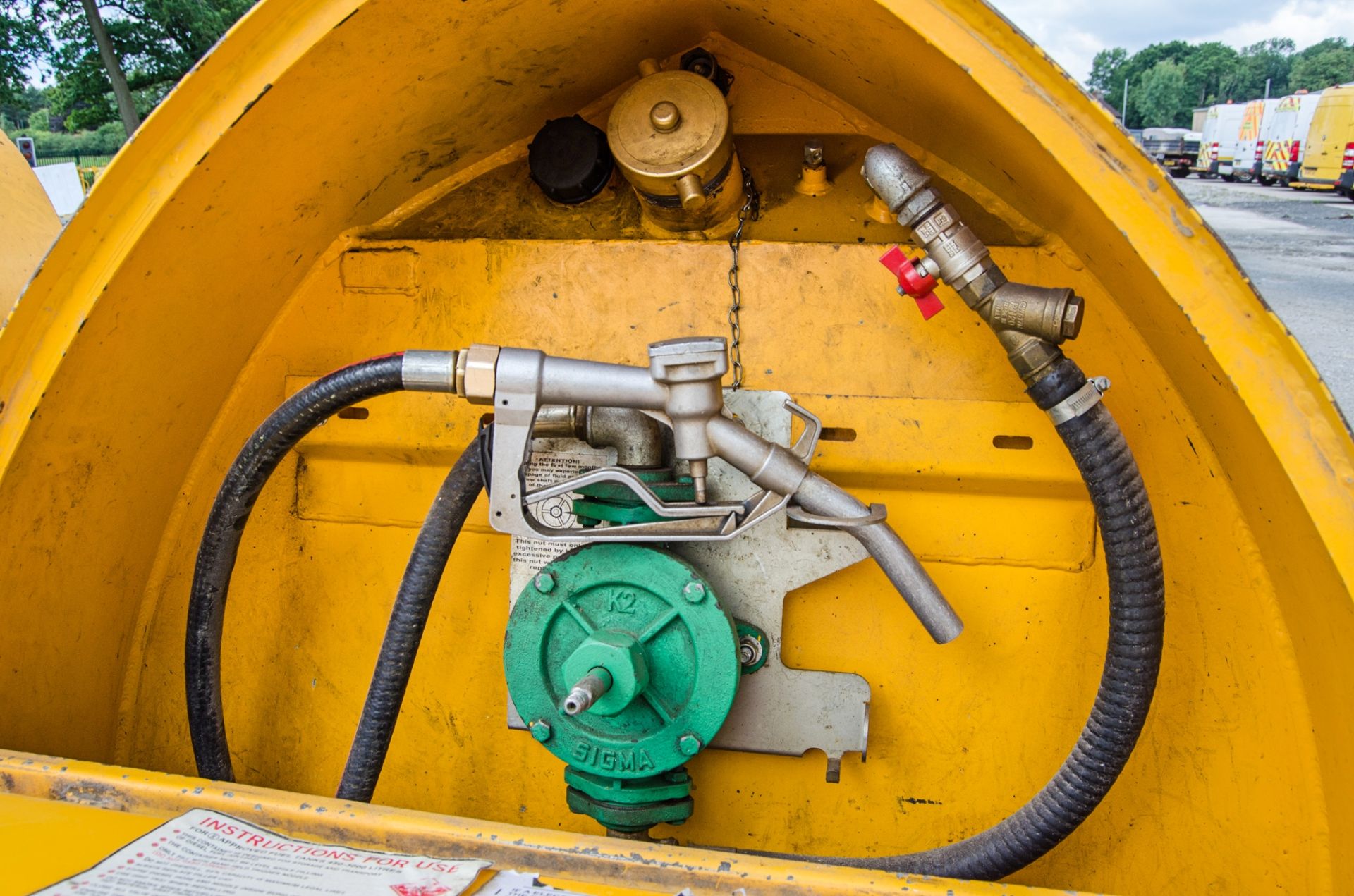 Western Abbi 950 litre site tow bunded fuel bowser c/w manual pump, delivery hose & nozzle CW84852 - Image 5 of 5