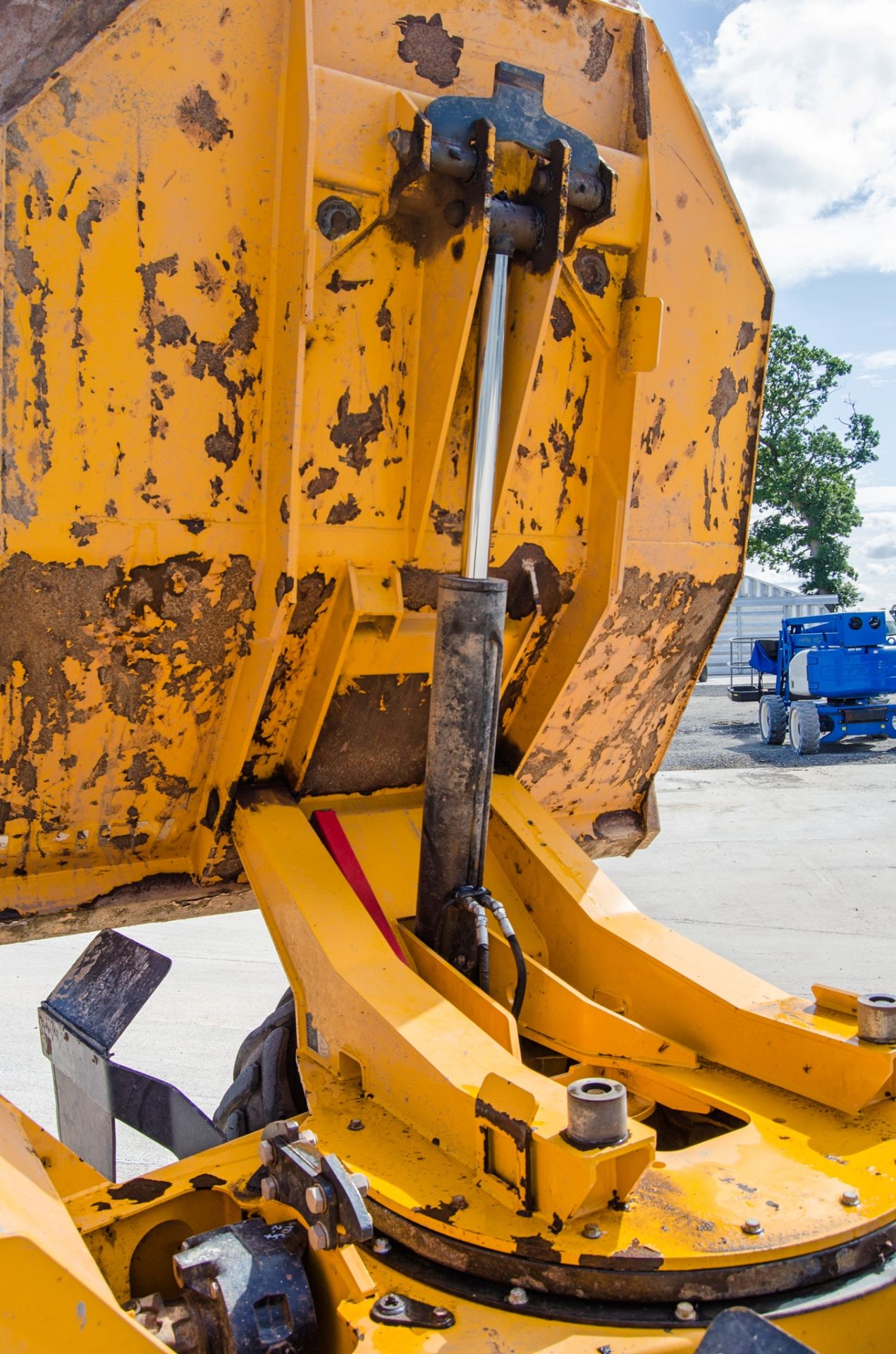 Thwaites 6 tonne swivel skip dumper Year: 2014 S/N: 401C8959 Recorded Hours: 2497 A635276 c/w V5 - Image 11 of 23