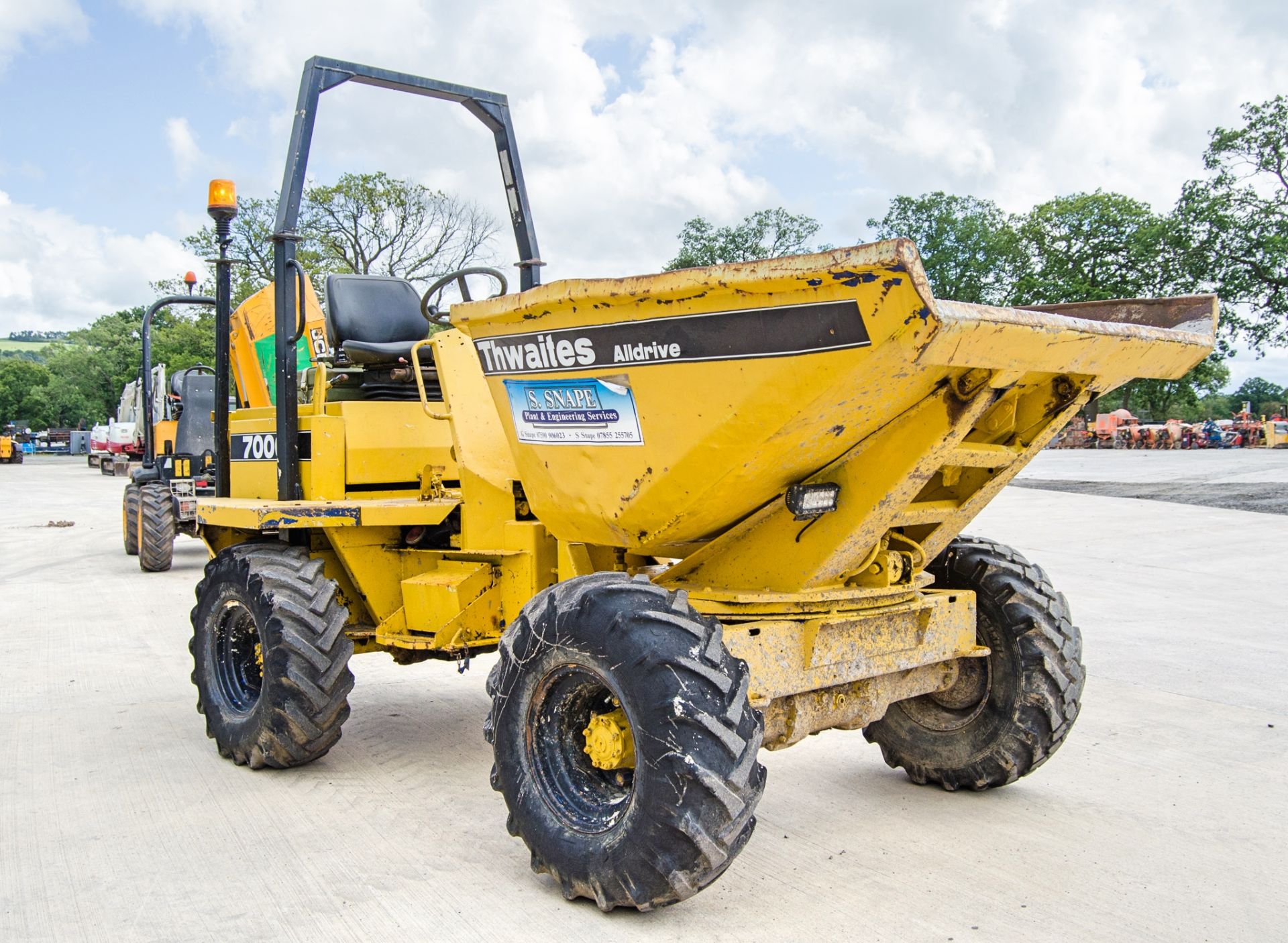 Thwaites 3 tonne swivel skip dumper fitted with Perkins 4 cylinder engine ** No VAT on hammer - Image 2 of 16