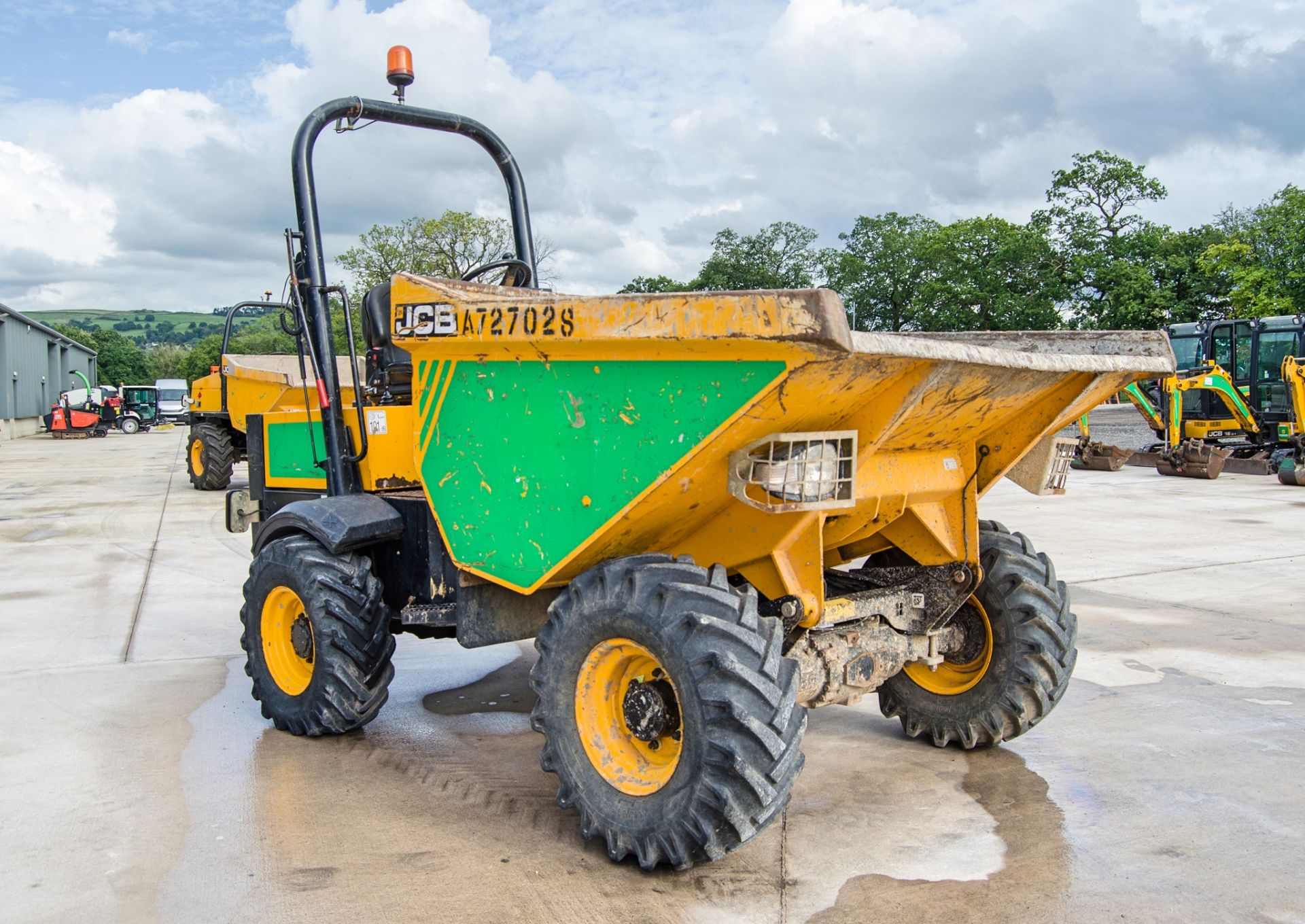 JCB 3 tonne straight skip dumper Year: 2016 S/N: EGGRE0184 Recorded Hours: 1427 A727028 - Image 2 of 21