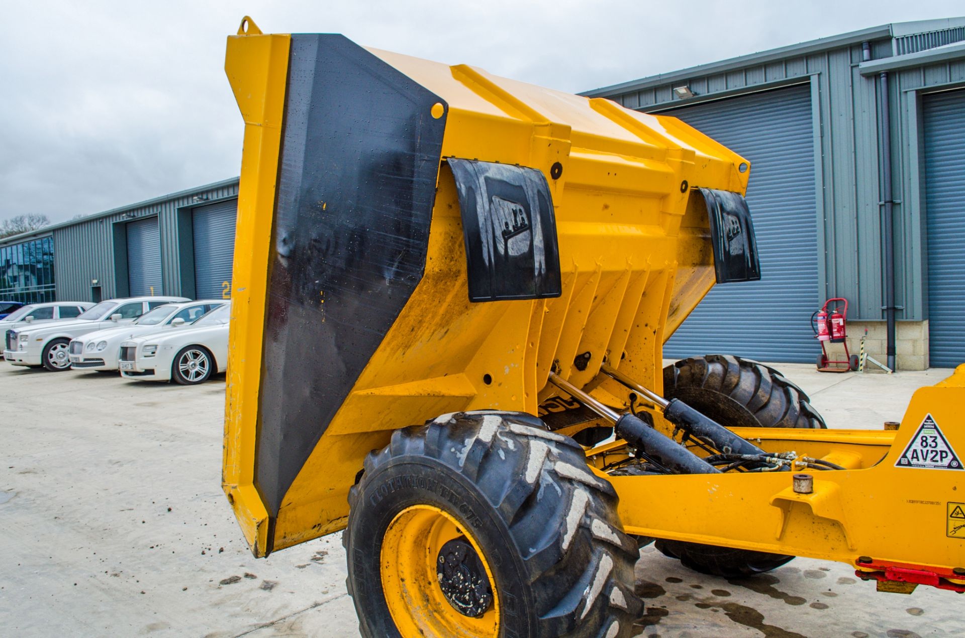 JCB 9FT 9 tonne straight skip dumper  Year: 2018 S/N: 2780155 Recorded Hours: 2269 c/w camera system - Image 15 of 24