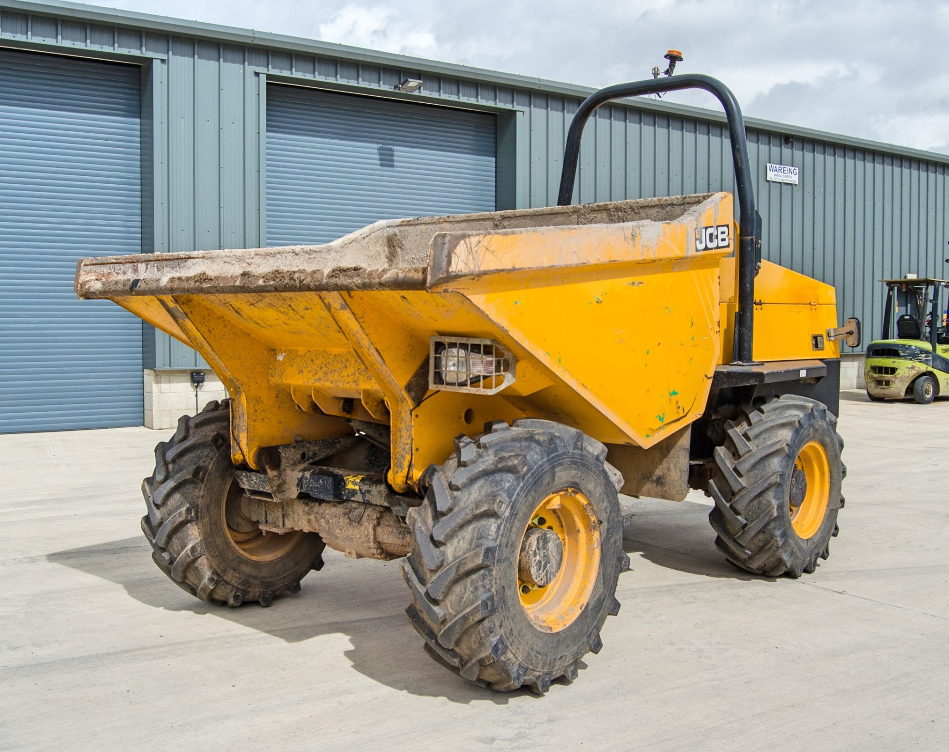 JCB 6 tonne straight skip dumper Year: 2015 S/N: JEFFRK7679 Recorded Hours: 1250 A666958 c/w V5