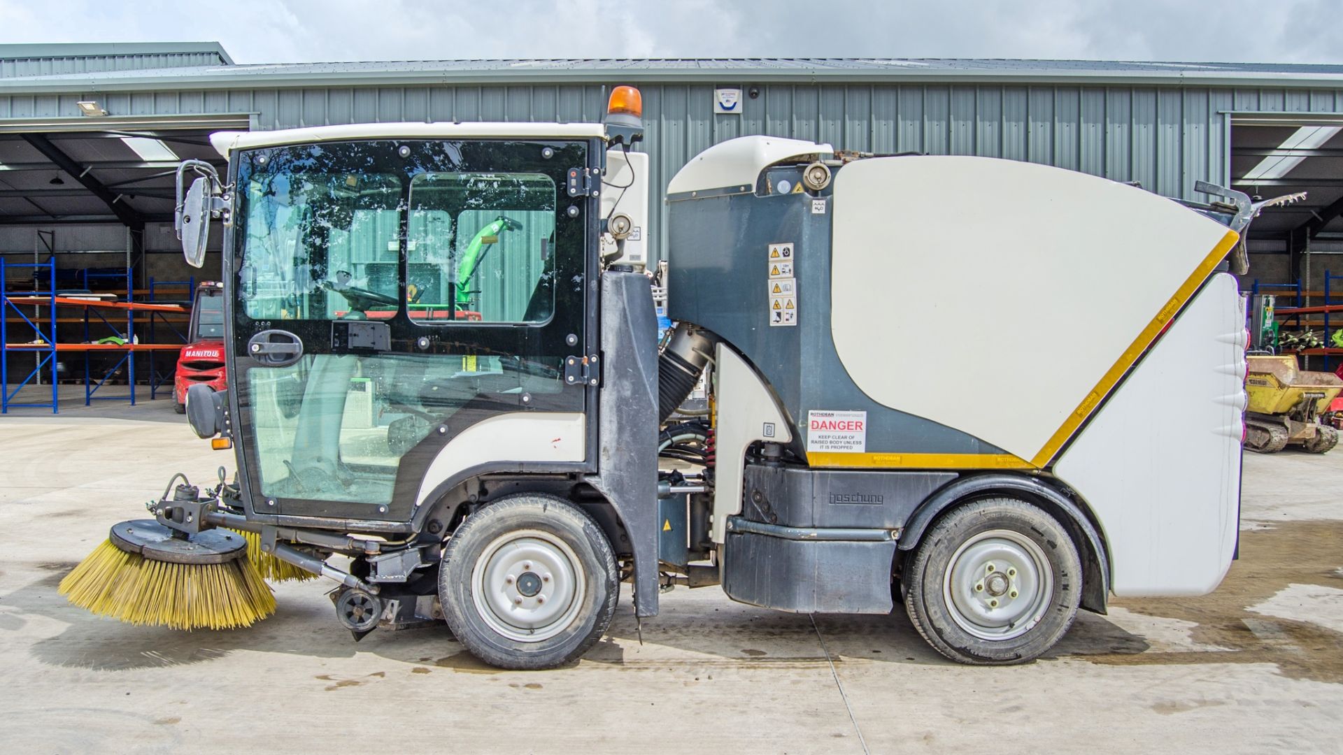 Boschung S2 diesel driven sweeper Year: 2016 S/N: 3152082 Recorded Hours: 3115 c/w air - Image 7 of 22