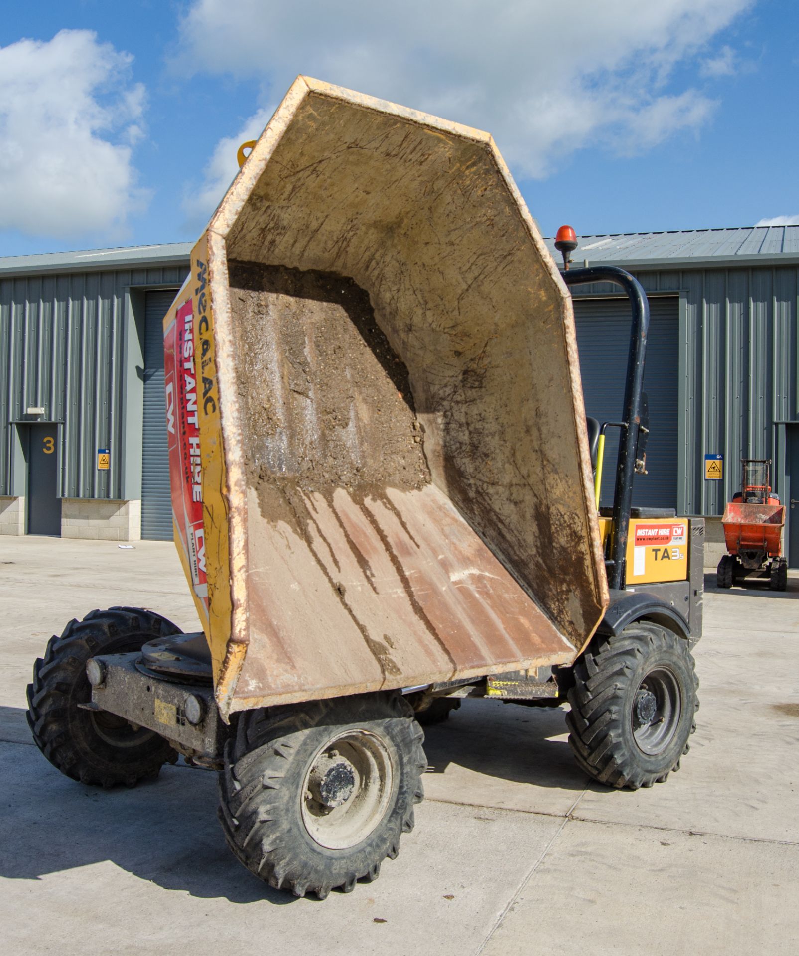 Mecalac TA3s 3 tonne swivel skip dumper Year: 2018 S/N: E34PB4780 Recorded Hours: 1165 82433 - Image 8 of 21