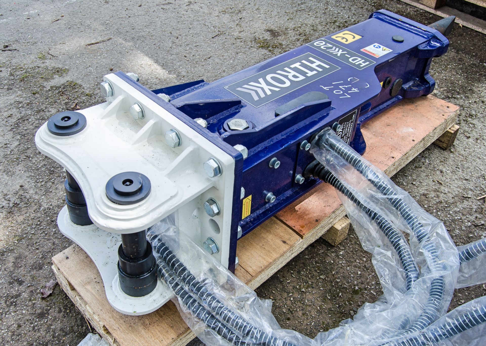 Hirox HDX20 hydraulic breaker to suit 5 tonne excavator Pin diameter: 45mm Pin centres: 240mm Pin - Image 2 of 4