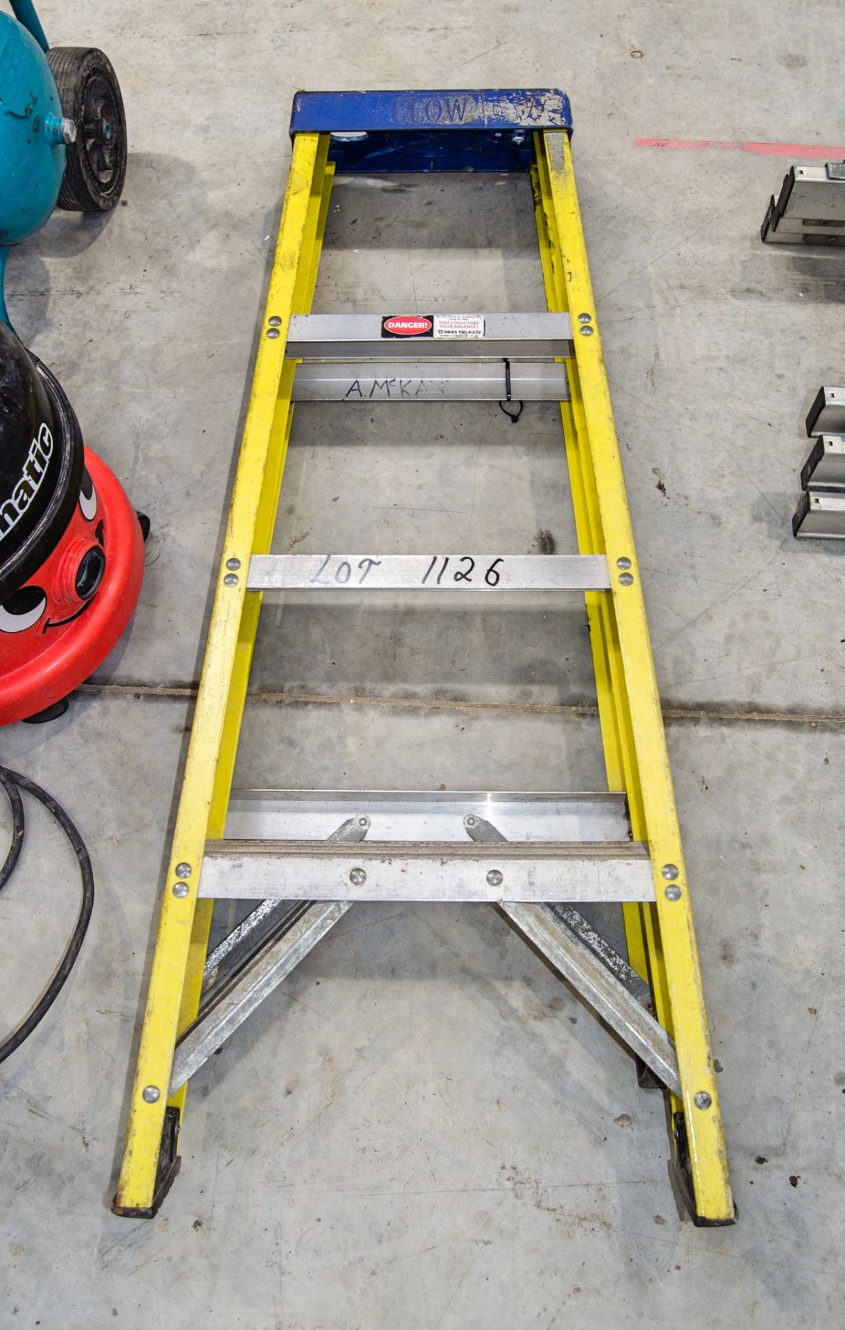 Clow 4 tread glass fibre framed step ladder AS5329