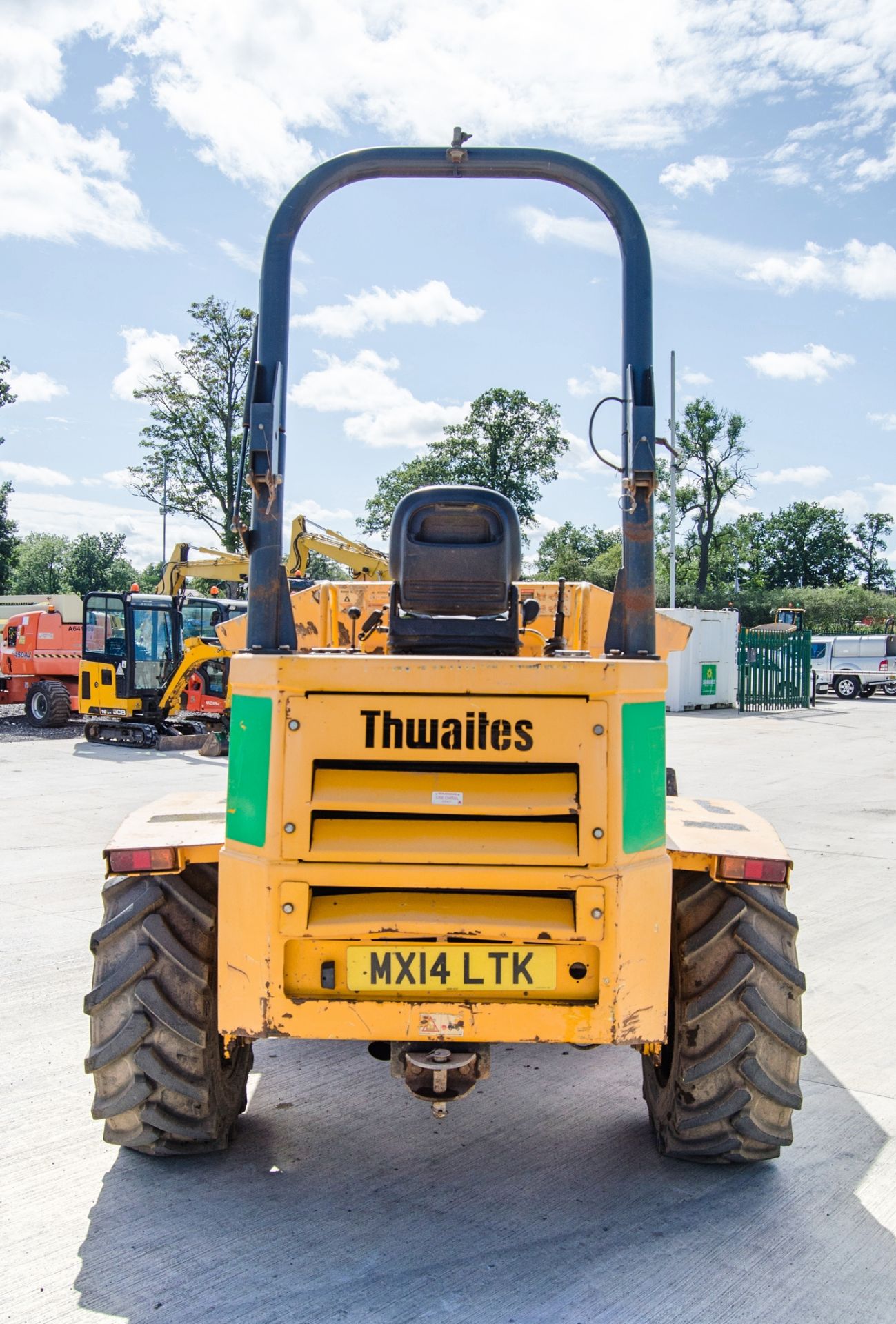 Thwaites 6 tonne swivel skip dumper Year: 2014 S/N: 401C8959 Recorded Hours: 2497 A635276 c/w V5 - Image 6 of 23