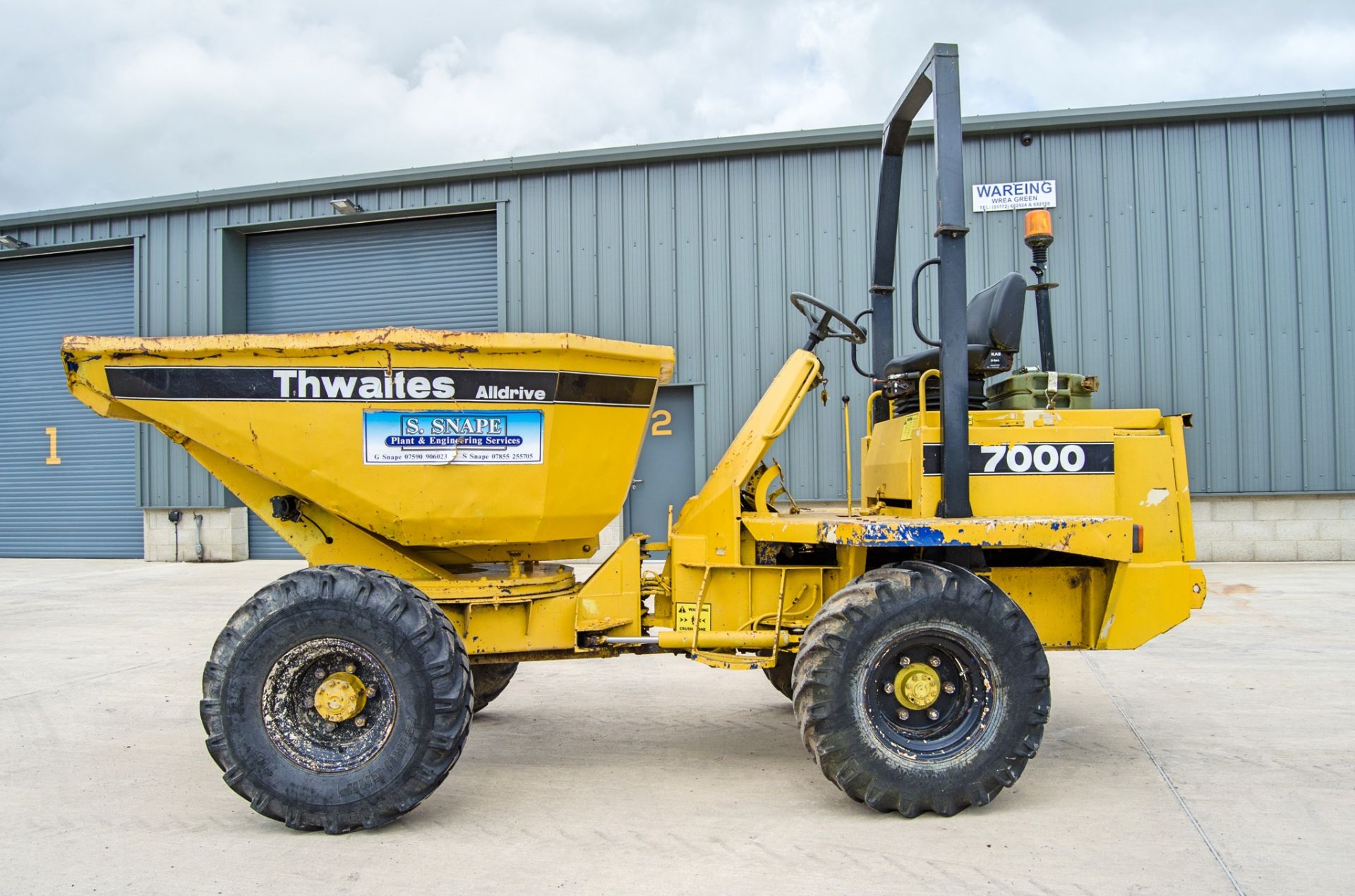 Thwaites 3 tonne swivel skip dumper fitted with Perkins 4 cylinder engine ** No VAT on hammer - Image 7 of 16