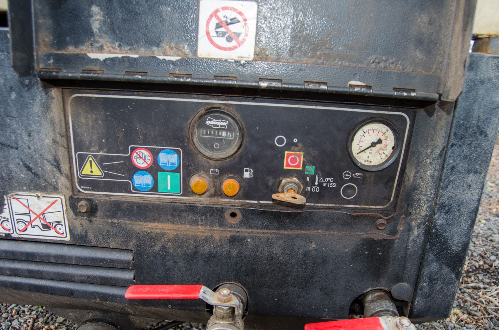 Doosan 7/41 diesel driven fast tow air compressor Year: 2015 S/N: 053202 Recorded hours: 1528 - Image 7 of 7