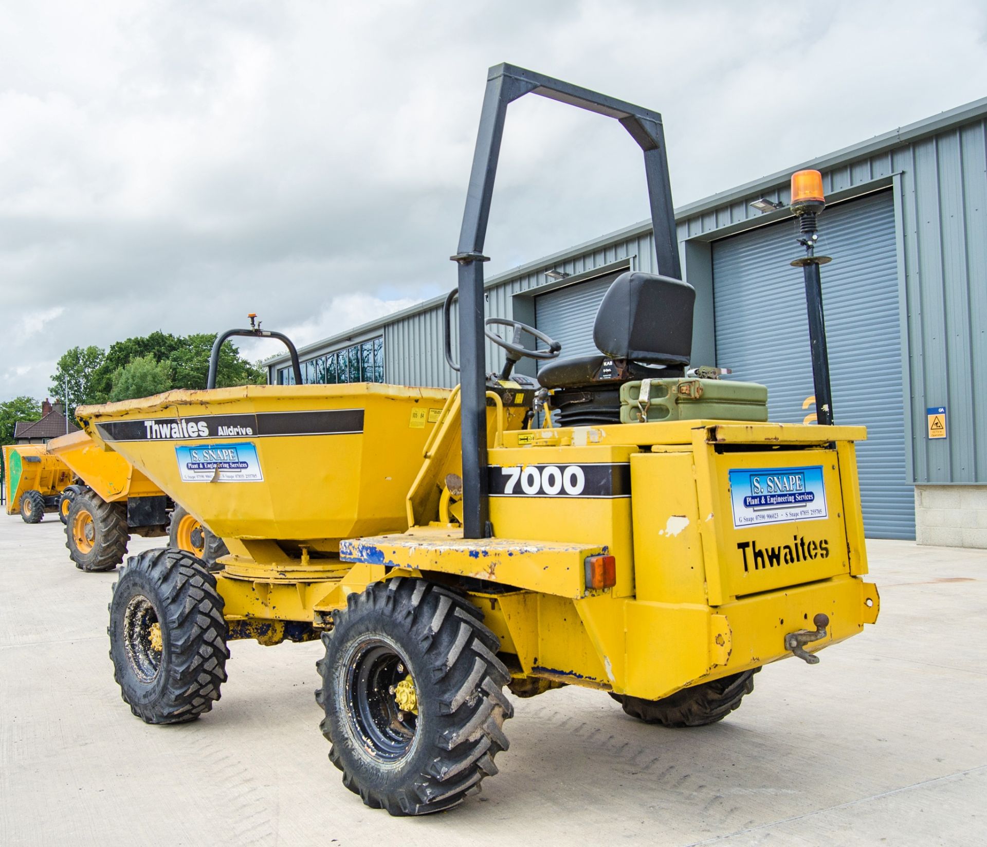 Thwaites 3 tonne swivel skip dumper fitted with Perkins 4 cylinder engine ** No VAT on hammer - Image 4 of 16