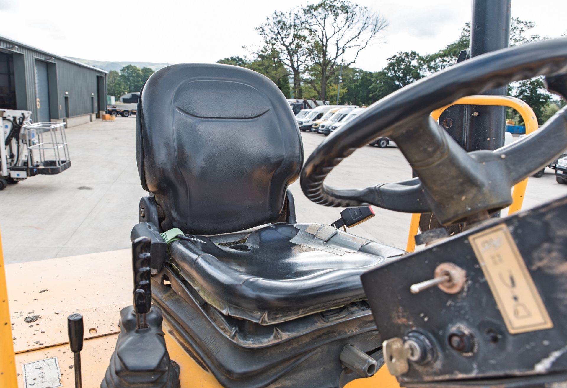 JCB 9 tonne straight skip dumper Year: 2015 S/N: EEFM7922 Recorded Hours: 1901 A677225 c/w V5 - Image 17 of 21