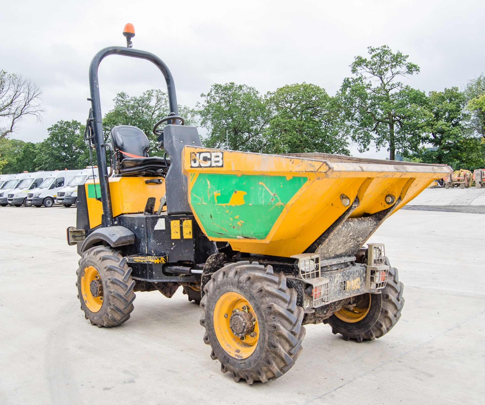 JCB 2 tonne swivel skip dumper Year: 2016 Recorded Hours: 1342 c/w V5 Certificate VIN No: - Image 2 of 22