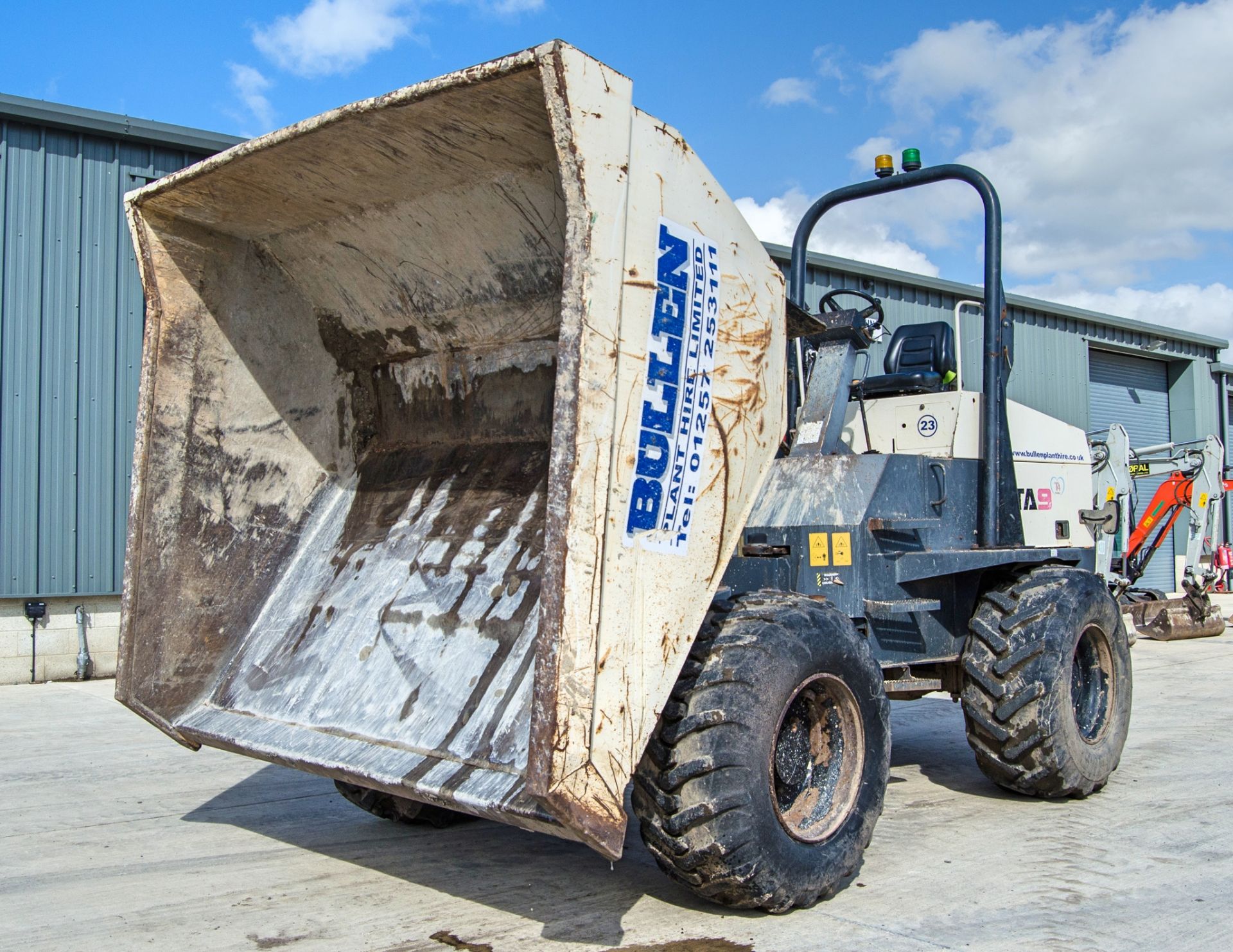 Terex 9 tonne straight skip dumper Year: 2015 S/N: EPG6345 Recorded Hours: 2390 - Image 9 of 23