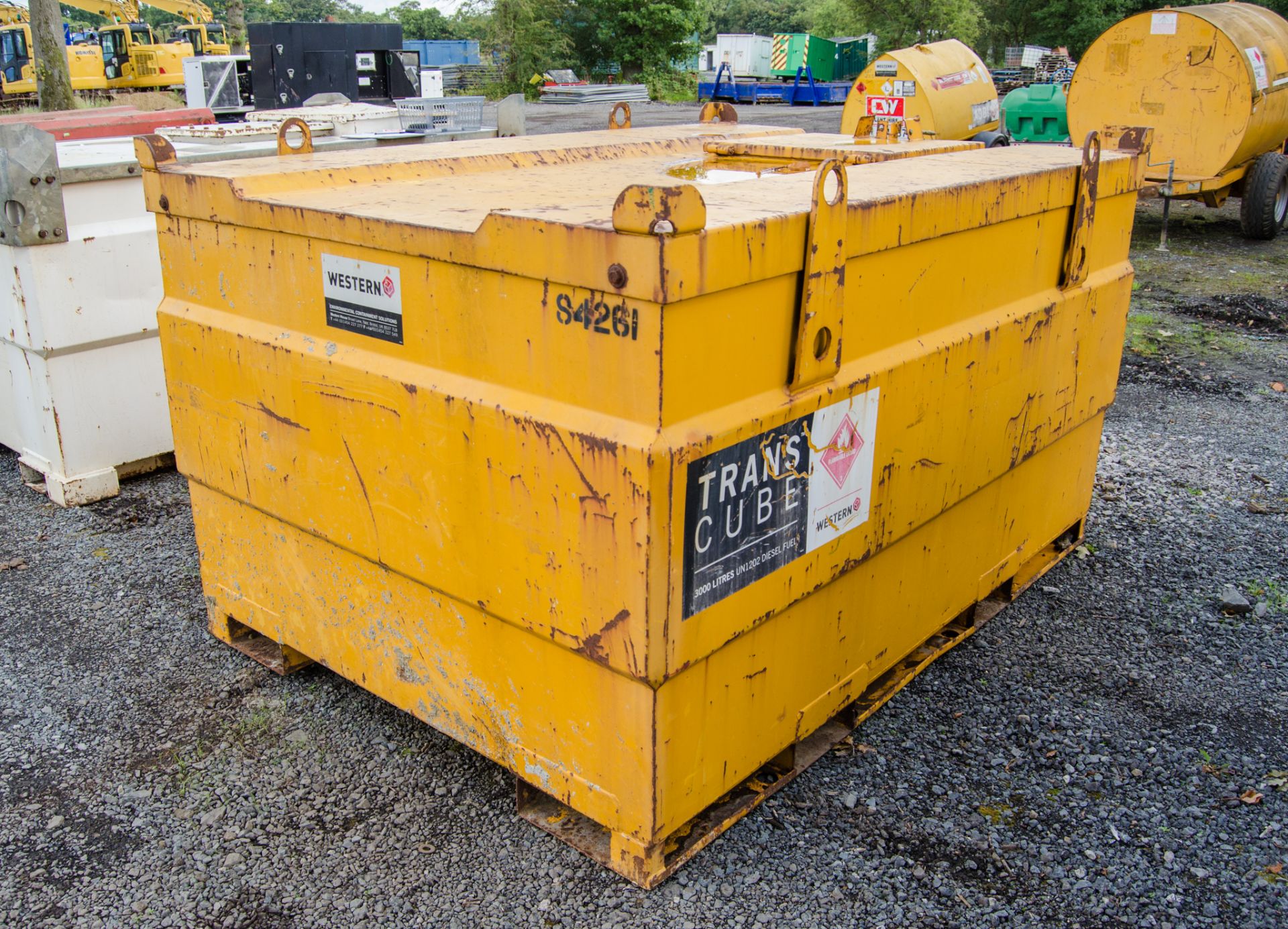 Western 2950 litre static bunded fuel bowser c/w manual pump, delivery hose and nozzle 84261 - Image 2 of 3