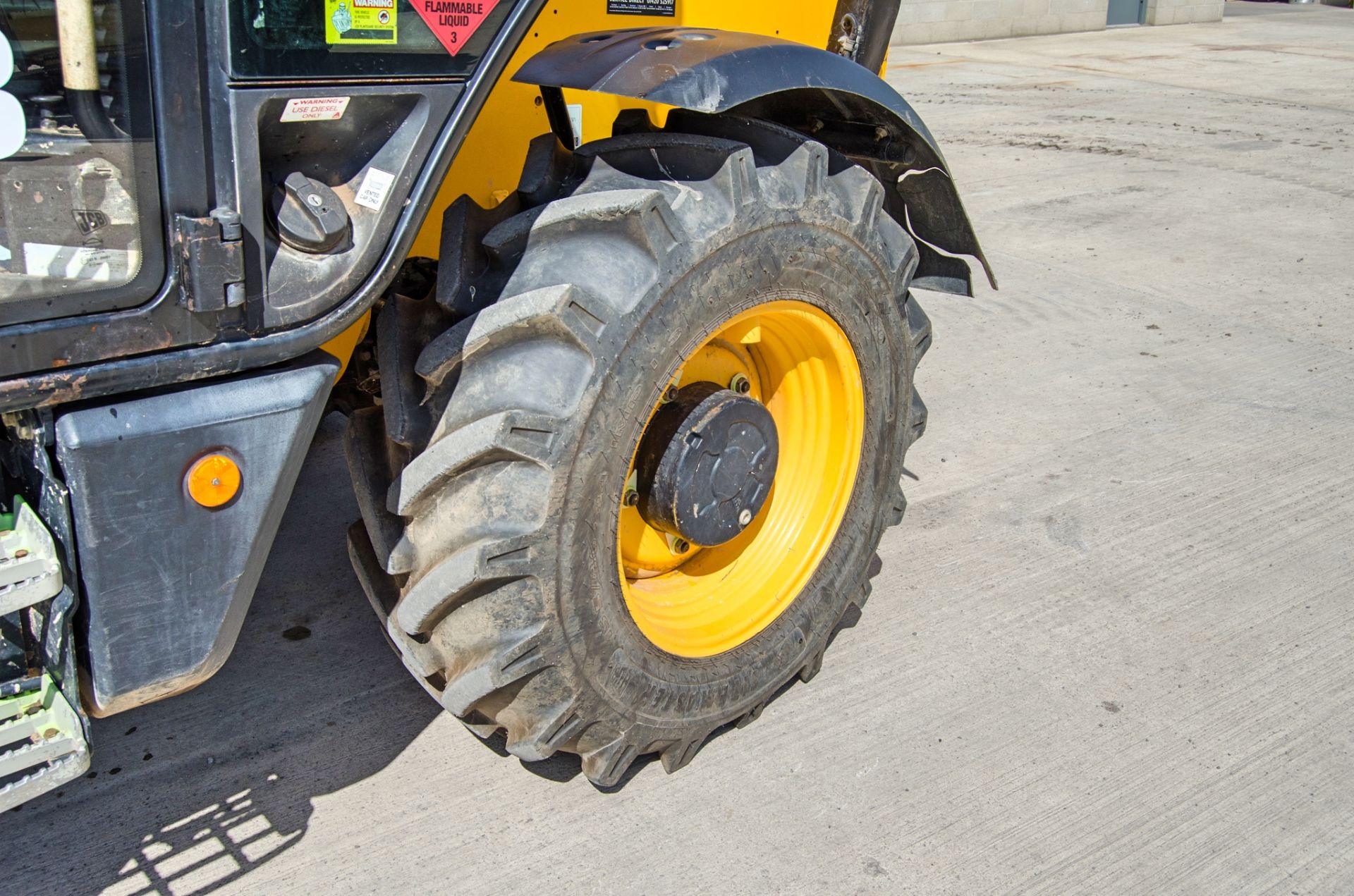 JCB 535-125 Hi-Viz 12.5 metre telescopic handler Year: 2015 S/N: 2350421 Recorded Hours: 4086 - Image 13 of 23