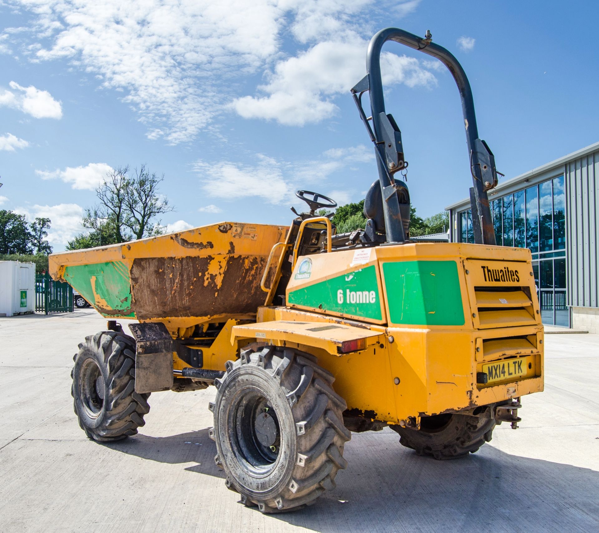 Thwaites 6 tonne swivel skip dumper Year: 2014 S/N: 401C8959 Recorded Hours: 2497 A635276 c/w V5 - Image 4 of 23