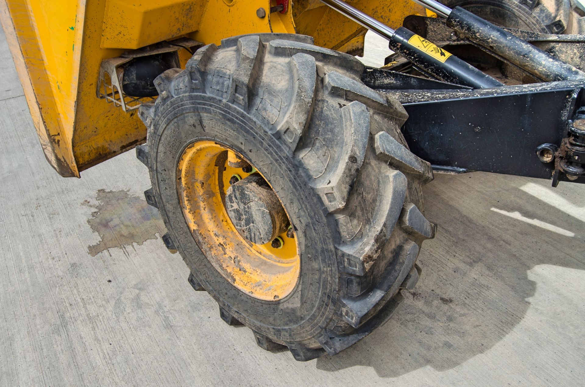 JCB 6 tonne straight skip dumper Year: 2015 S/N: JEFFRK7679 Recorded Hours: 1250 A666958 c/w V5 - Image 14 of 24