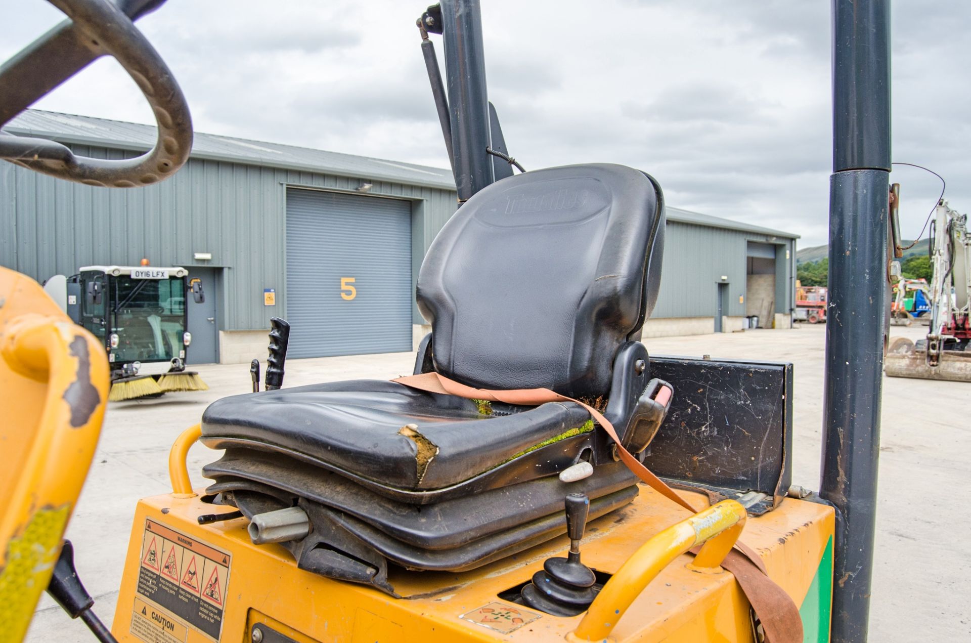 Thwaites 3 tonne swivel skip dumper Year: 2015 S/N: 1509D2634 Recorded Hours: 1281 A682491 c/w V5 - Image 18 of 22