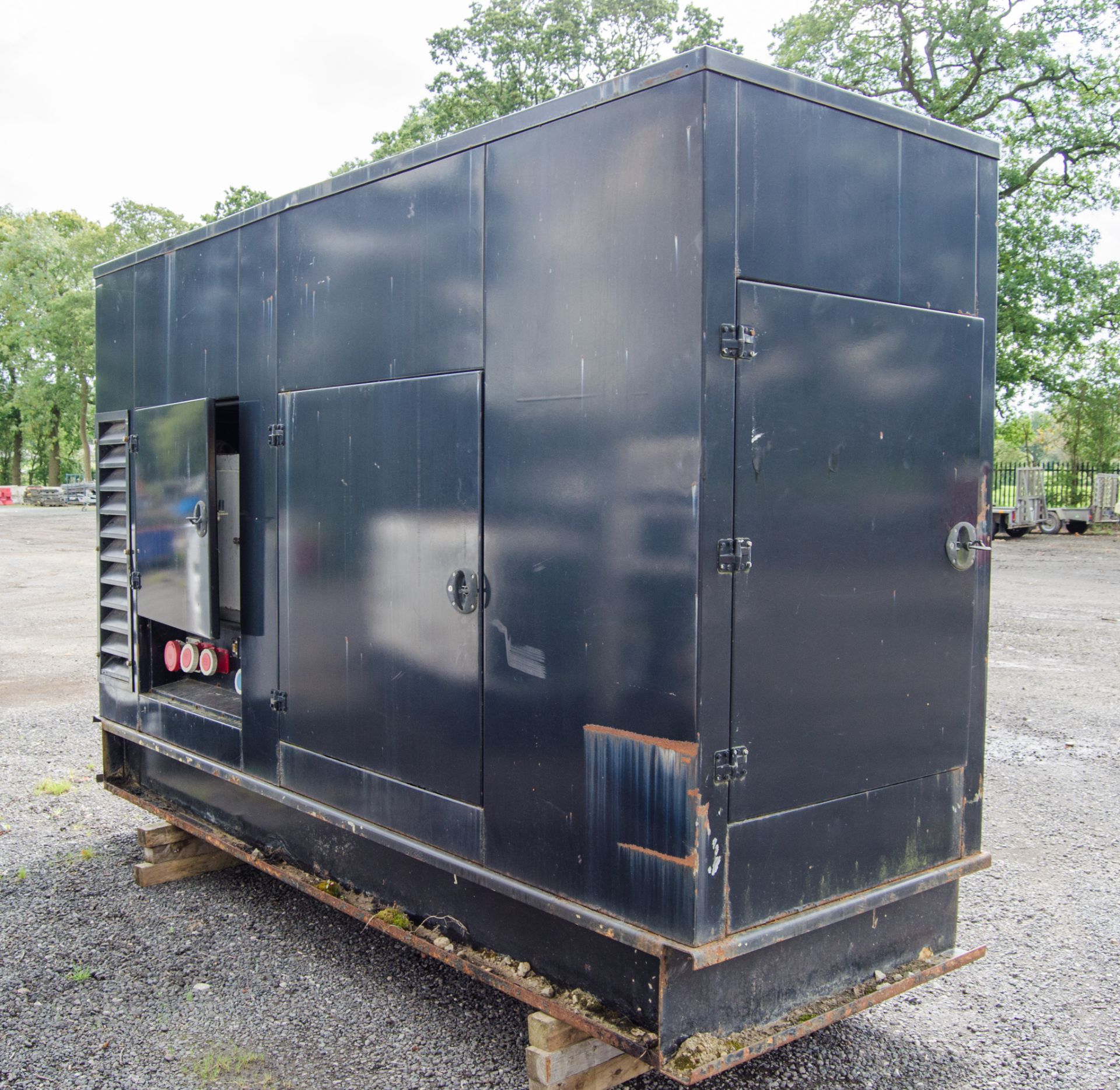 100 kva generator with Iveco FTP engine ** Non-runner ** - Image 3 of 9