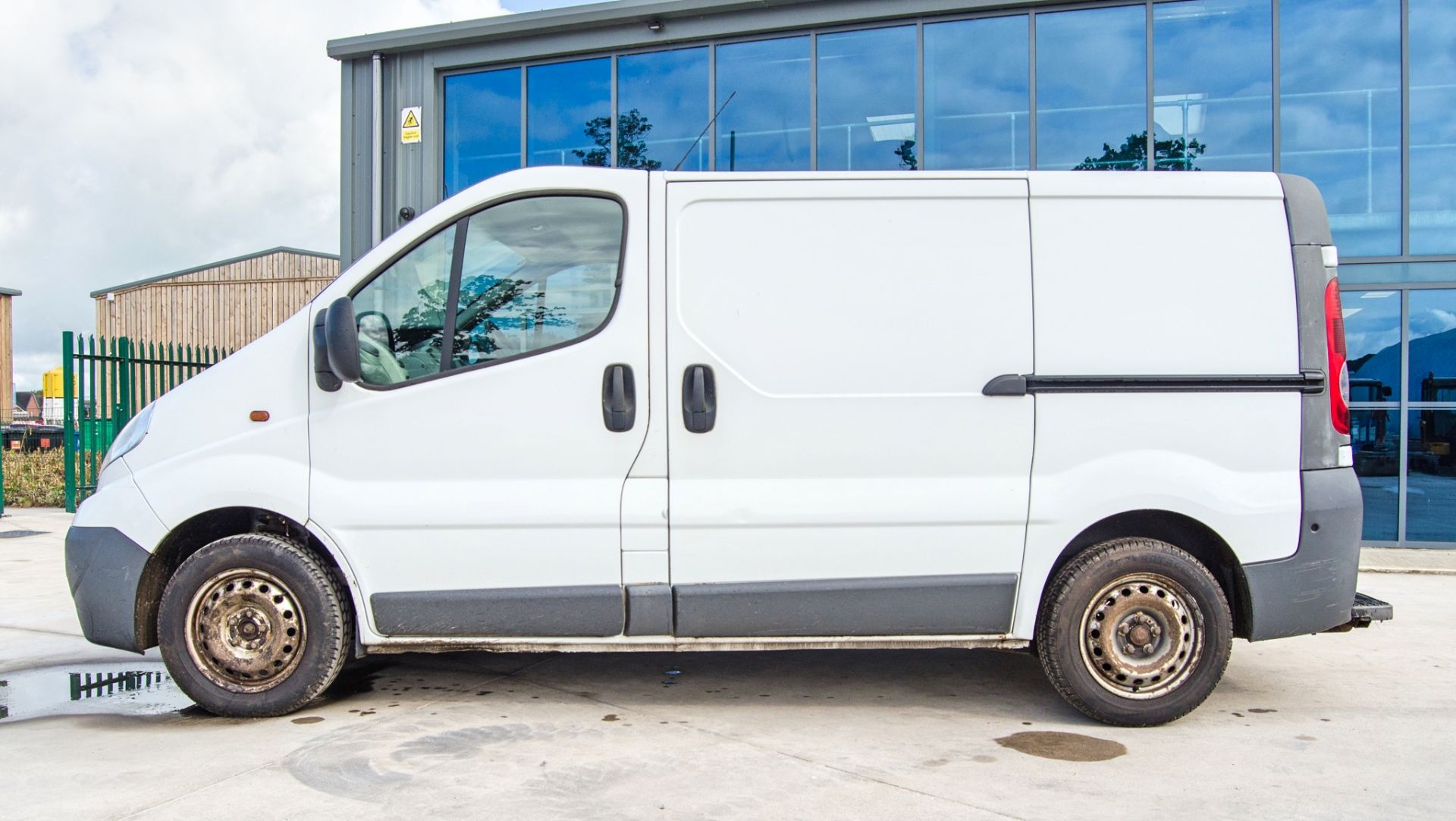 Vauxhall Vivaro 2900 CDTi SWB 1995cc diesel panel van Registration Number: FL57 LBO Date of - Image 7 of 31