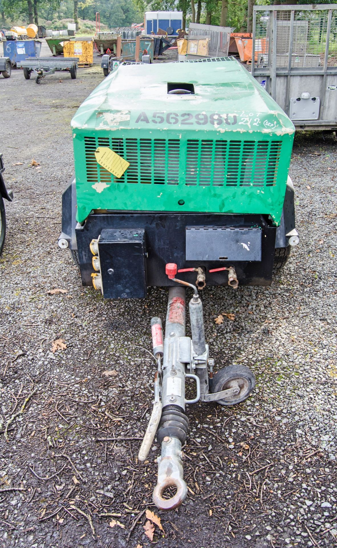 Doosan 7/26E diesel driven fast tow mobile air compressor/generator Year: 2011 S/N: 108879 - Image 3 of 8