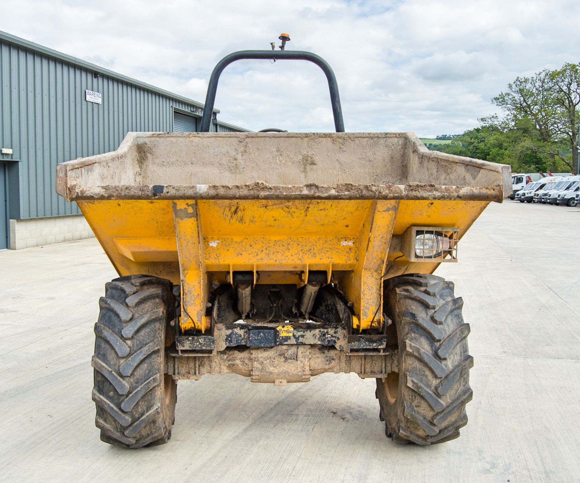 JCB 6 tonne straight skip dumper Year: 2015 S/N: JEFFRK7679 Recorded Hours: 1250 A666958 c/w V5 - Image 5 of 24