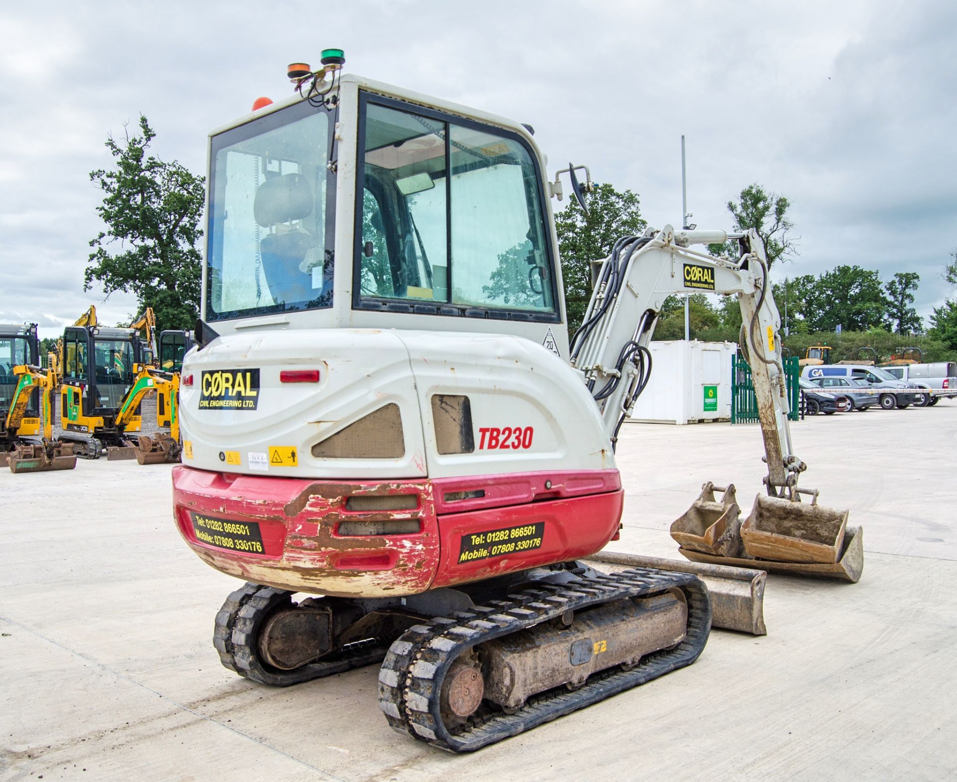 Takeuchi TB230 3 tonne rubber tracked excavator Year: 2016 S/N: 130001475 Recorded Hours: 3904 - Image 3 of 24