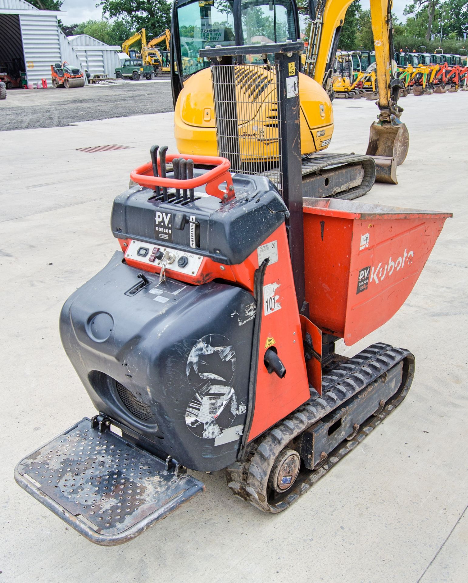 Kubota KC70 700kg diesel driven rubber tracked hi-tip dumper Year: 2018 S/N: 2P8K1 Recorded Hours: - Image 3 of 16