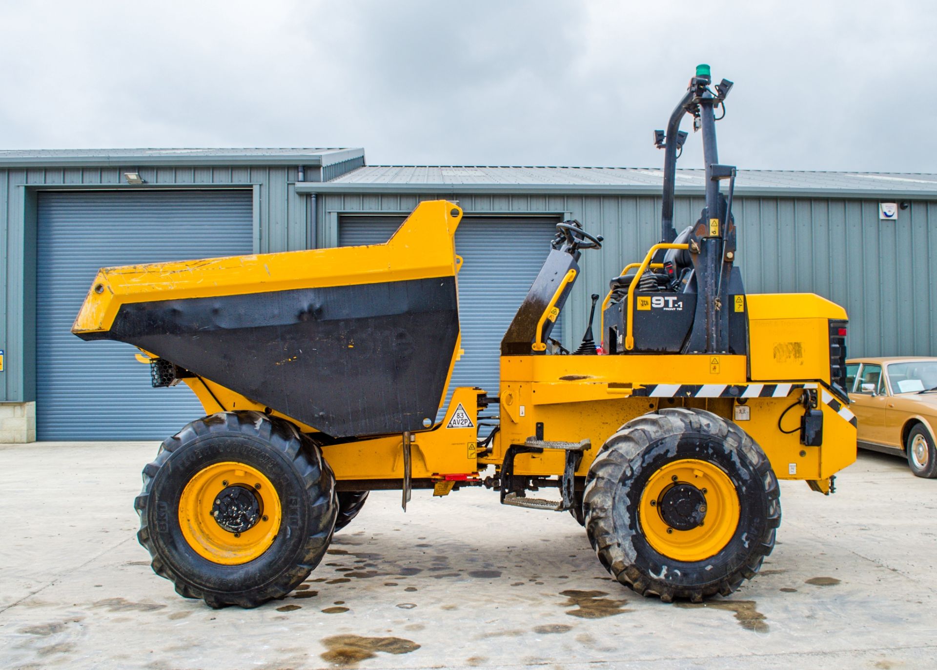 JCB 9FT 9 tonne straight skip dumper  Year: 2018 S/N: 2780155 Recorded Hours: 2269 c/w camera system - Image 8 of 24