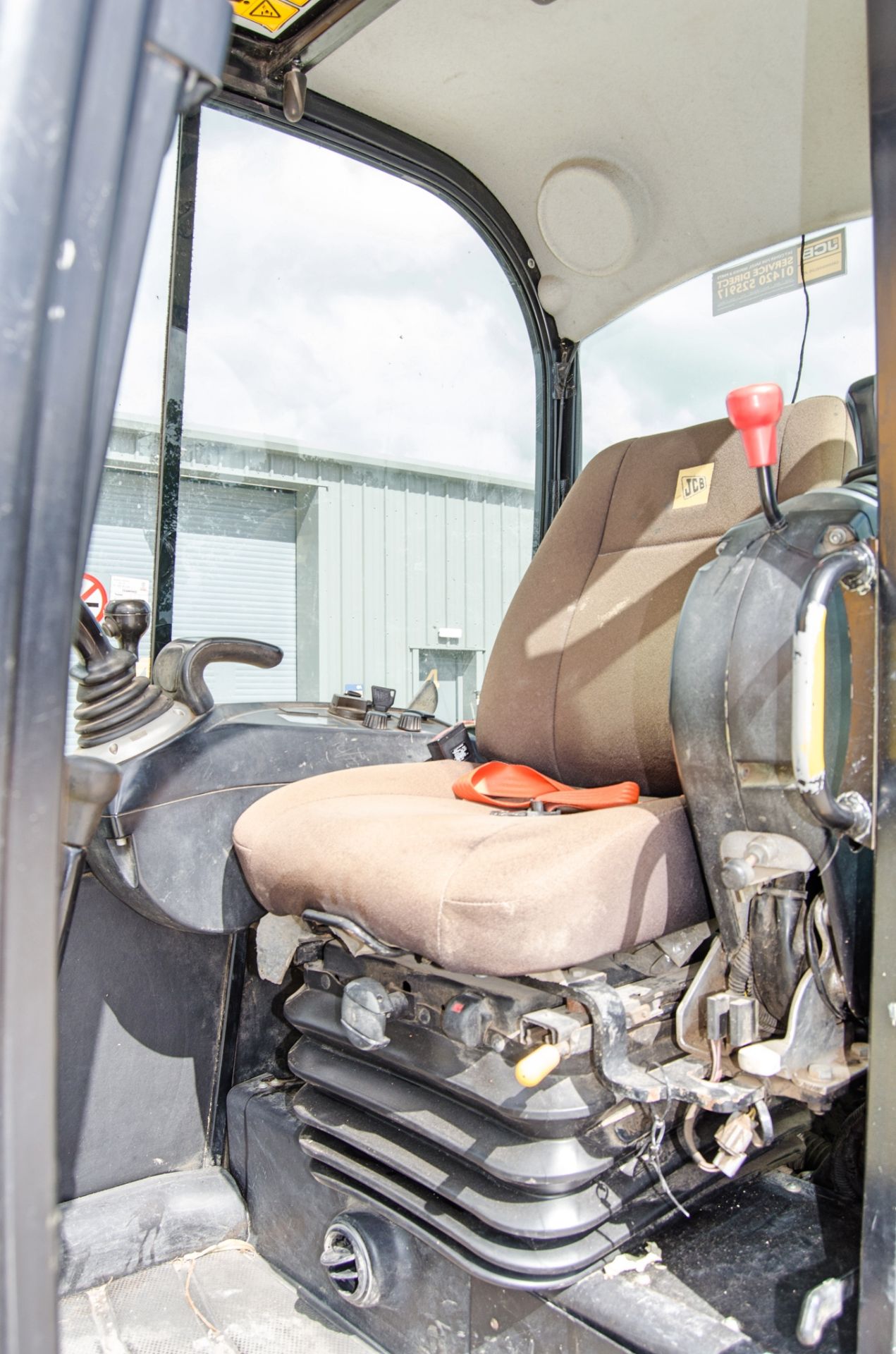 JCB 8055 RTS 5.5 tonne rubber tracked excavator Year: 2014 S/N: 2268713 Recorded Hours: 2989 - Image 19 of 25