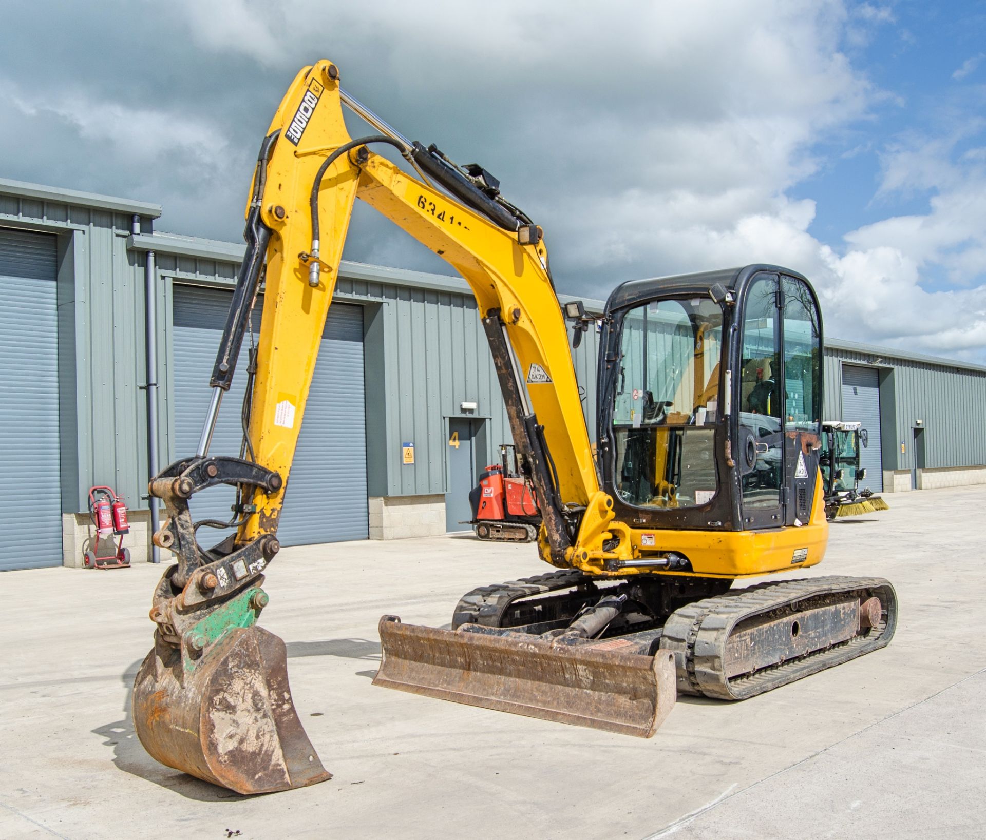 JCB 8055 RTS 5.5 tonne rubber tracked excavator Year: 2014 S/N: 2268713 Recorded Hours: 2989