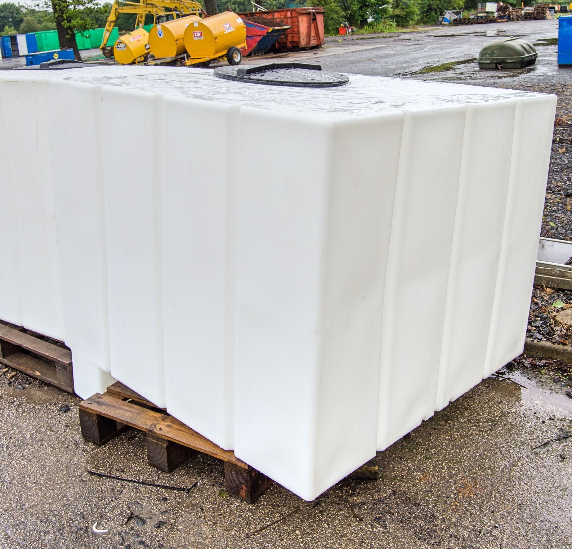 2000 litre water tank