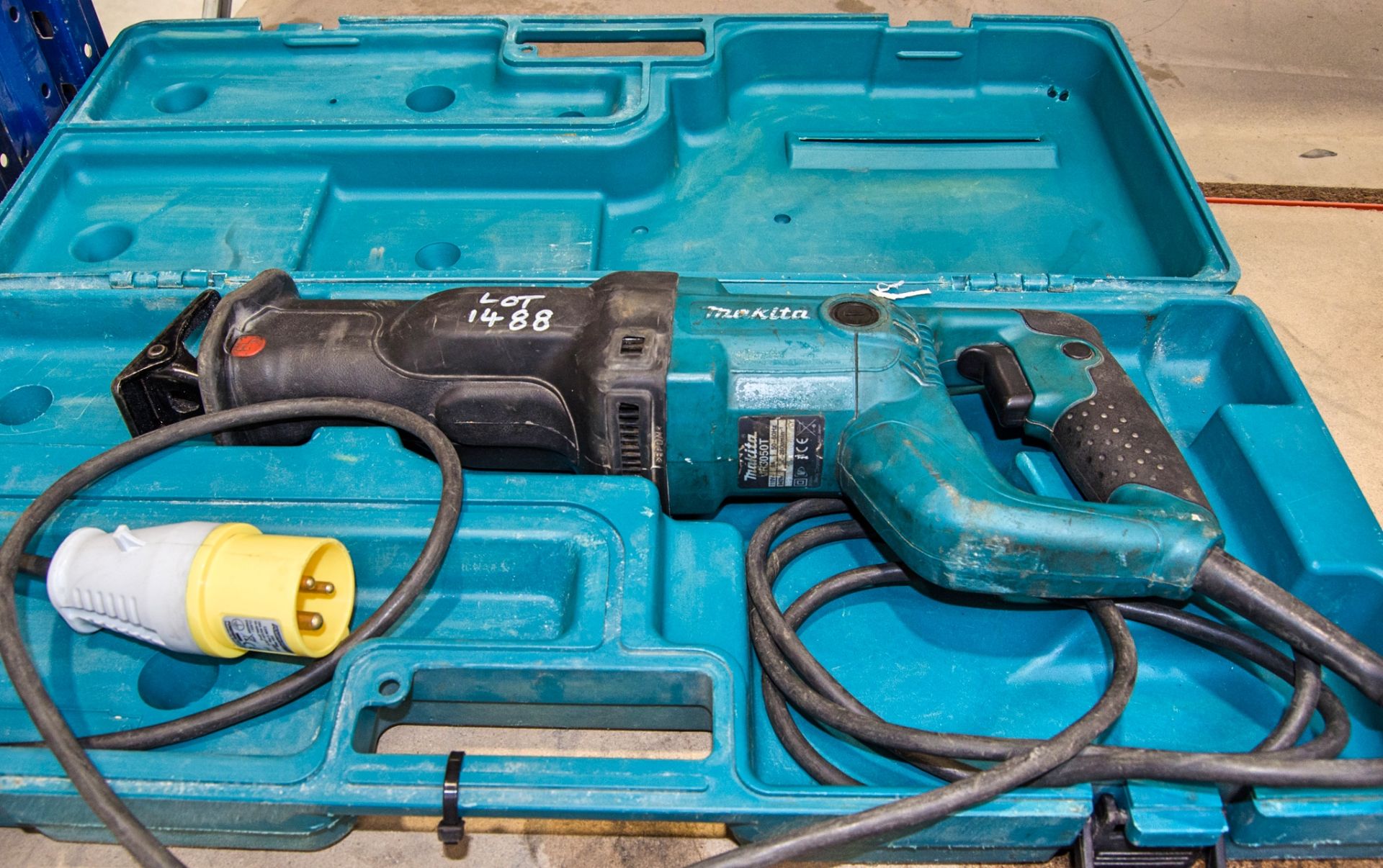 Makita JR3050T 110v reciprocating saw c/w carry case AS4015