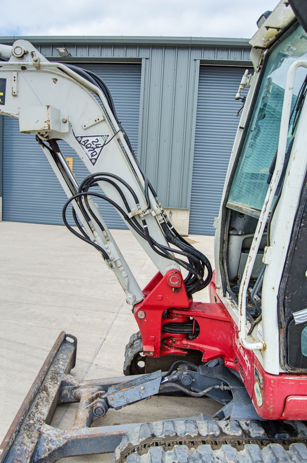 Takeuchi TB230 3 tonne rubber tracked excavator Year: 2016 S/N: 130001728 Recorded Hours: 3337 - Image 17 of 25