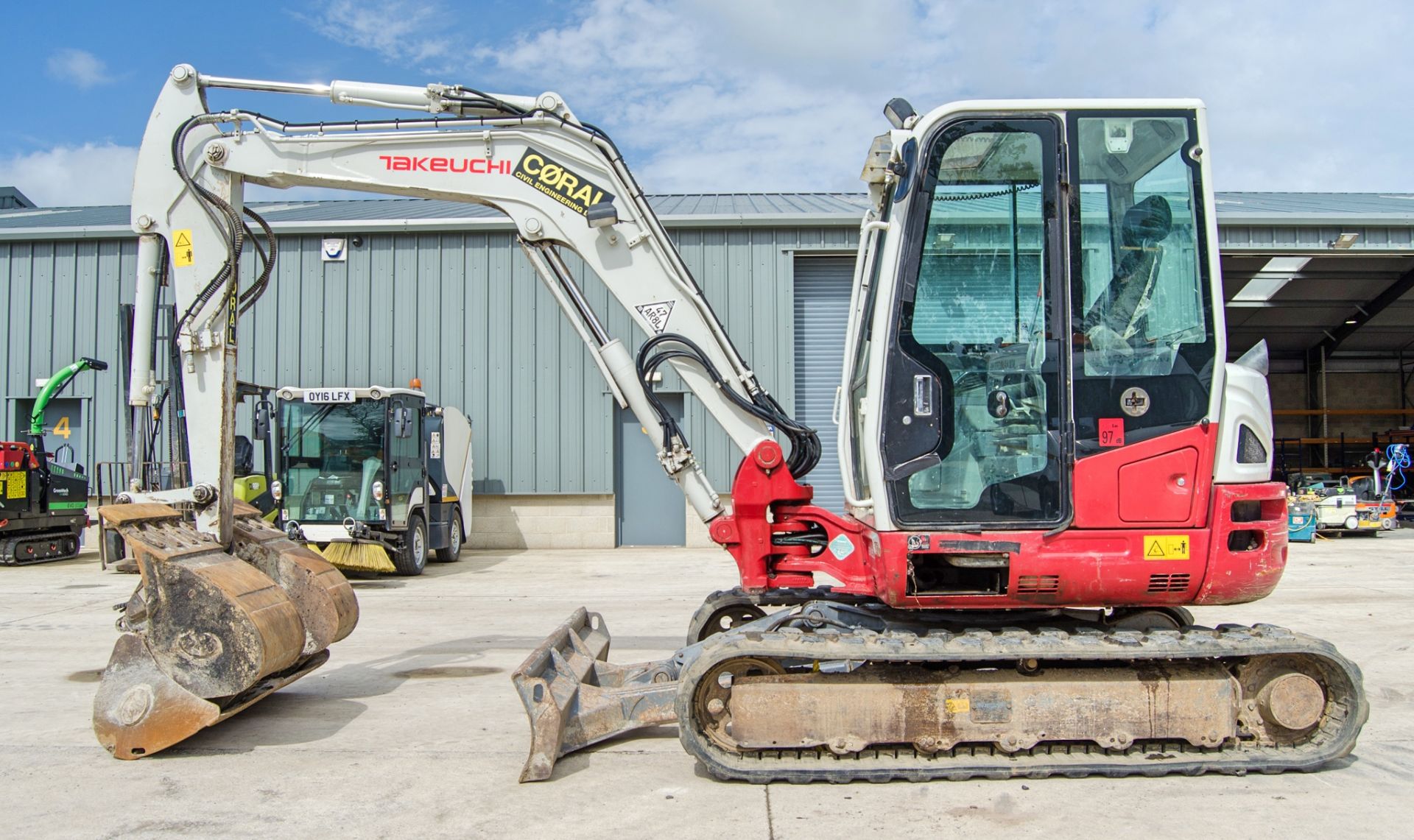 Takeuchi TB260 6 tonne rubber tracked excavator Year: 2018 S/N: 126002684 Recorded Hours: 3138 - Bild 7 aus 28