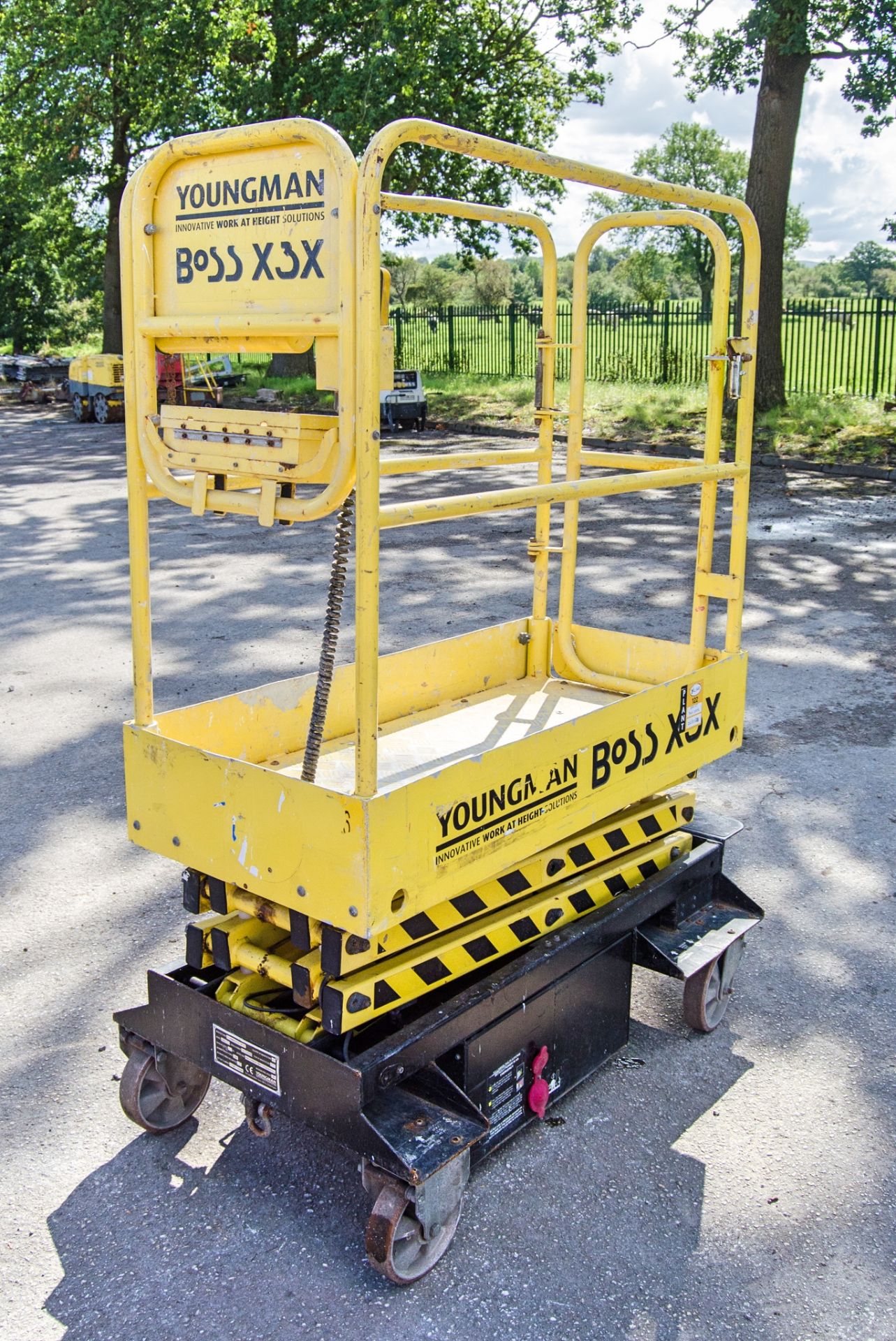 Youngman Boss X3X battery electric push around scissor lift access platform Year: 2012 S/N: 3208 - Image 2 of 5