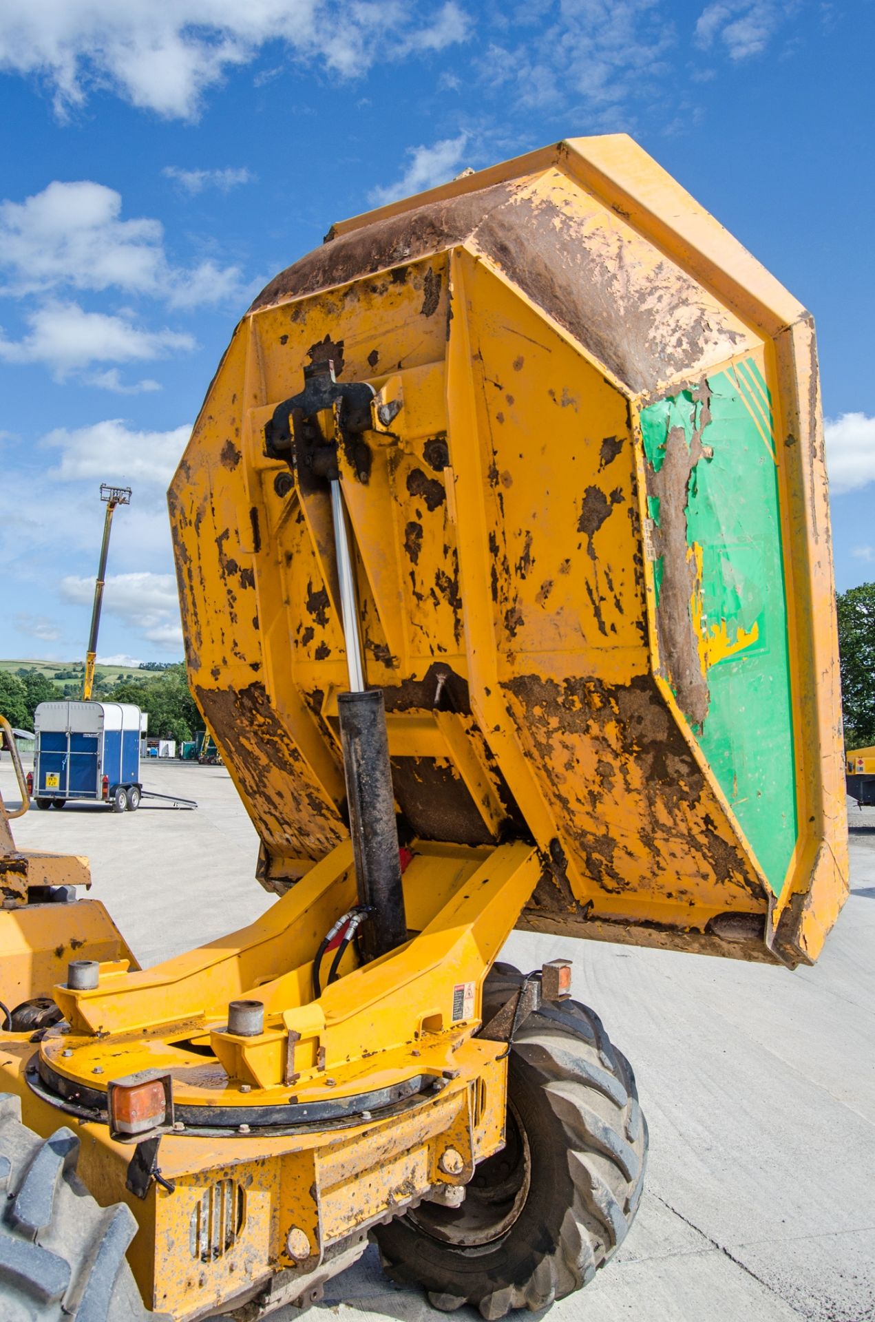 Thwaites 6 tonne swivel skip dumper Year: 2014 S/N: 401C8959 Recorded Hours: 2497 A635276 c/w V5 - Image 10 of 23