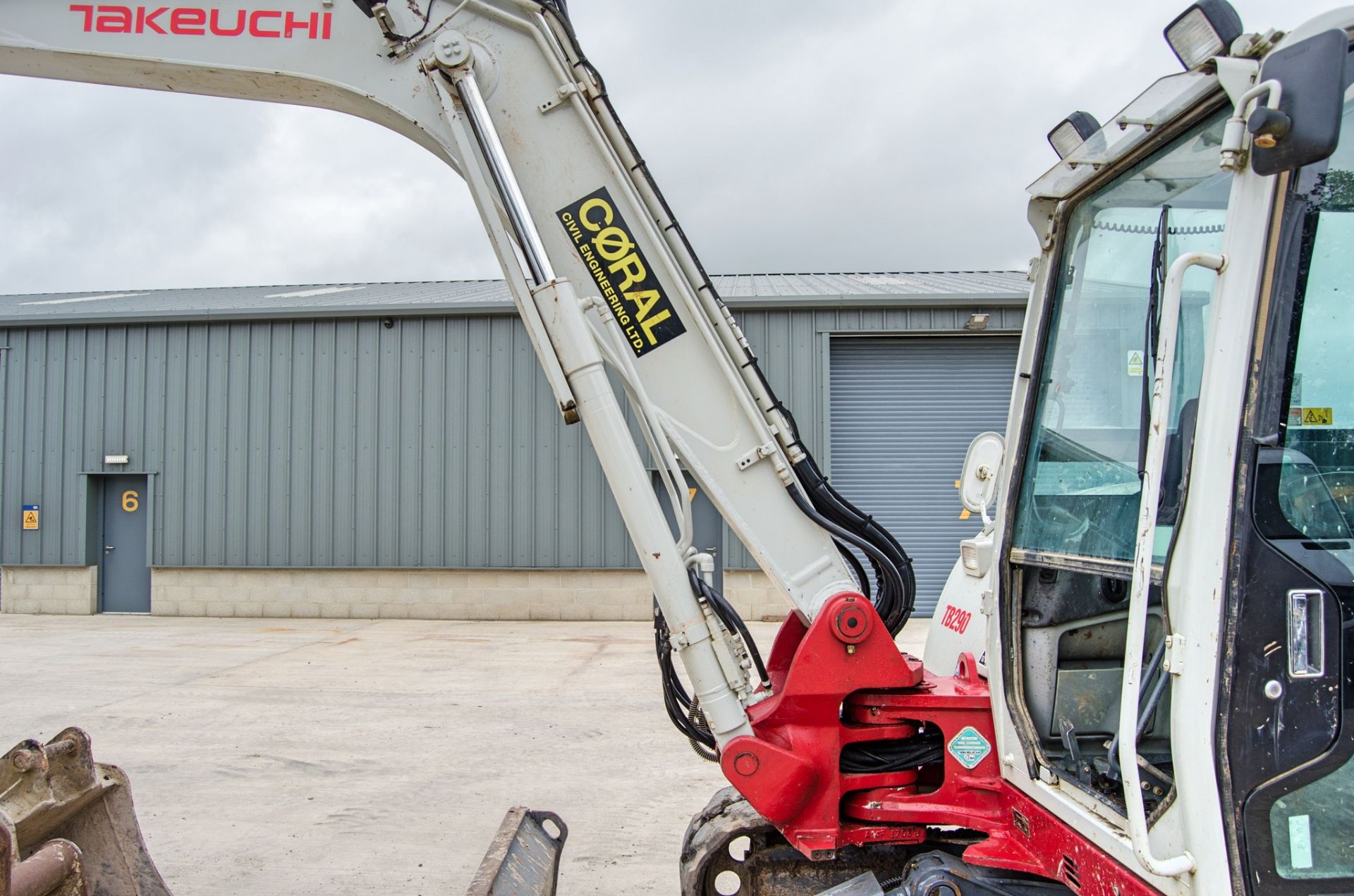 Takeuchi TB290 9 tonne rubber tracked excavator Year: 2017 S/N: 190200781 Recorded Hours: 4229 - Image 17 of 25
