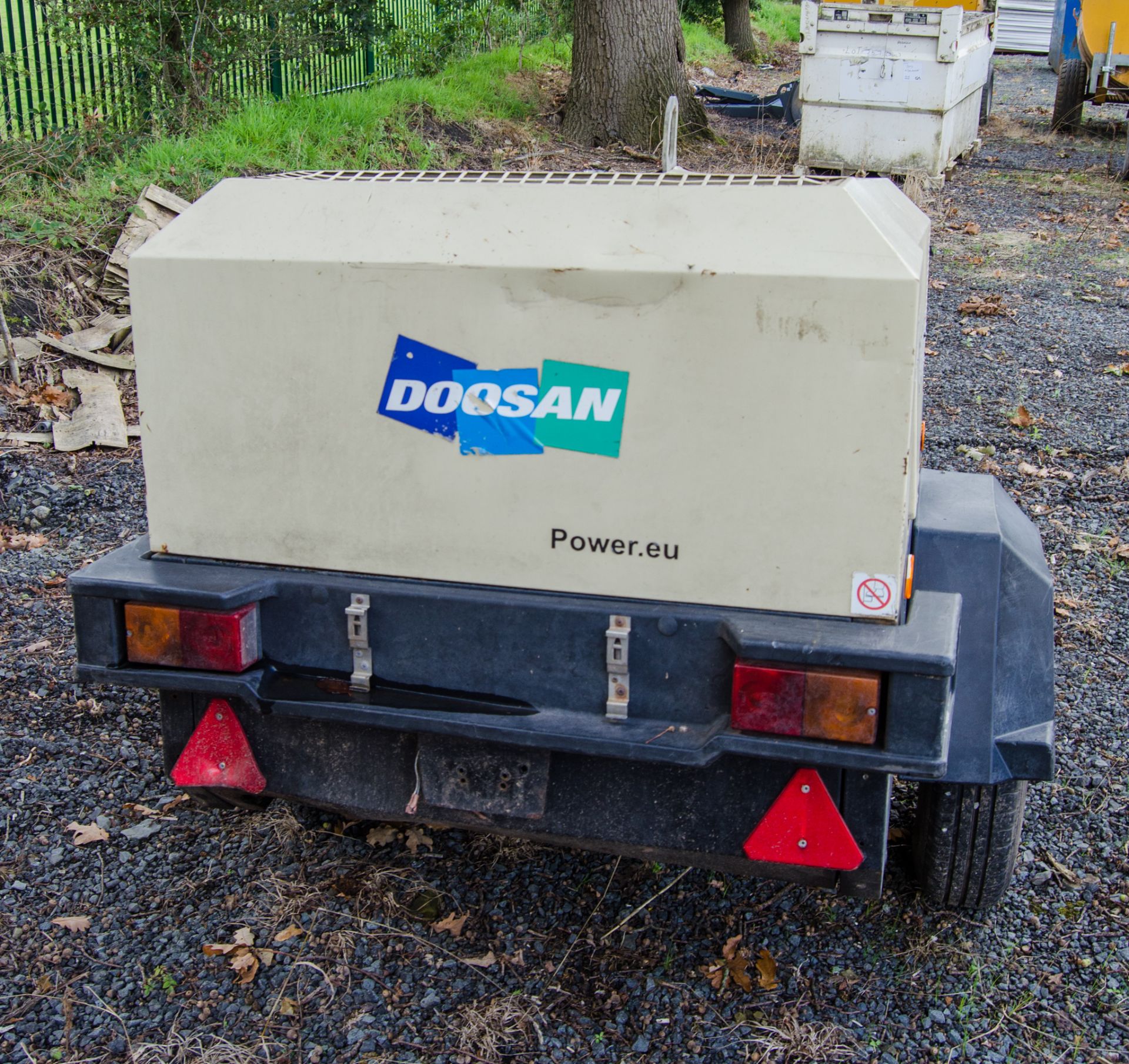 Doosan 7/41 diesel driven fast tow air compressor Year: 2015 S/N: 053202 Recorded hours: 1528 - Image 4 of 7