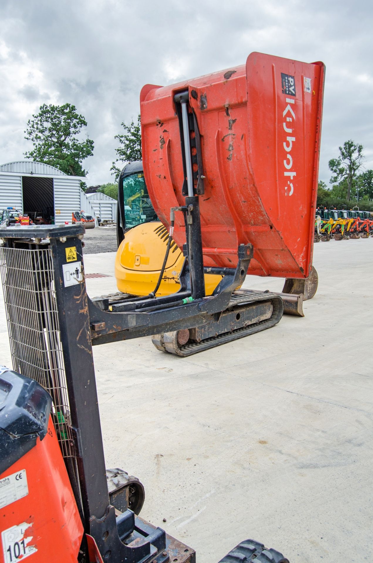 Kubota KC70 700kg diesel driven rubber tracked hi-tip dumper Year: 2018 S/N: 2P8K1 Recorded Hours: - Image 10 of 16