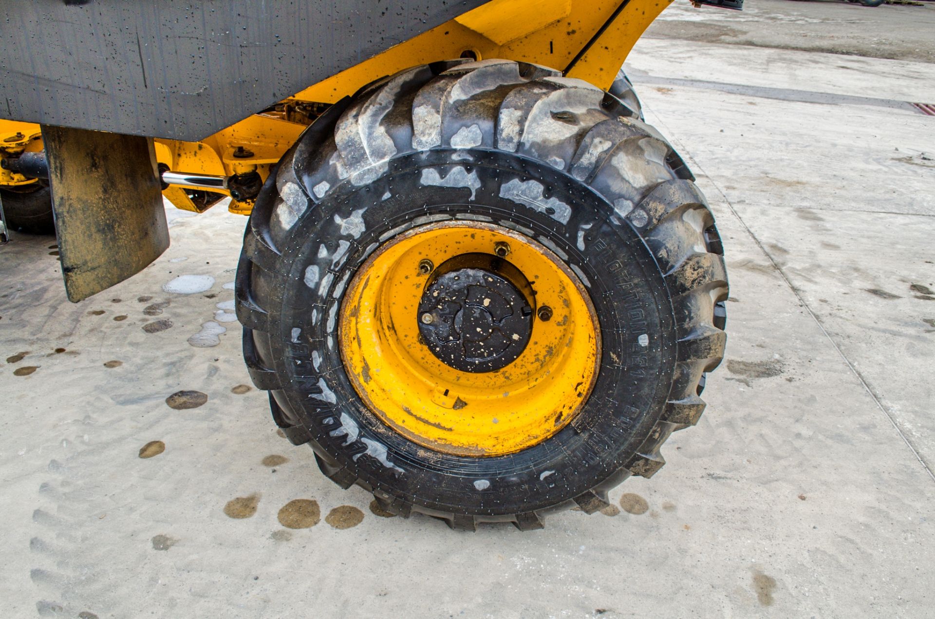 JCB 9FT 9 tonne straight skip dumper  Year: 2018 S/N: 2780155 Recorded Hours: 2269 c/w camera system - Image 11 of 24