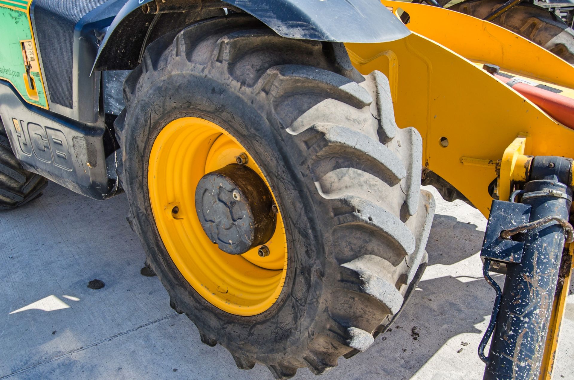 JCB 535-125 Hi-Viz 12.5 metre telescopic handler Year: 2015 S/N: 2350421 Recorded Hours: 4086 - Image 14 of 23